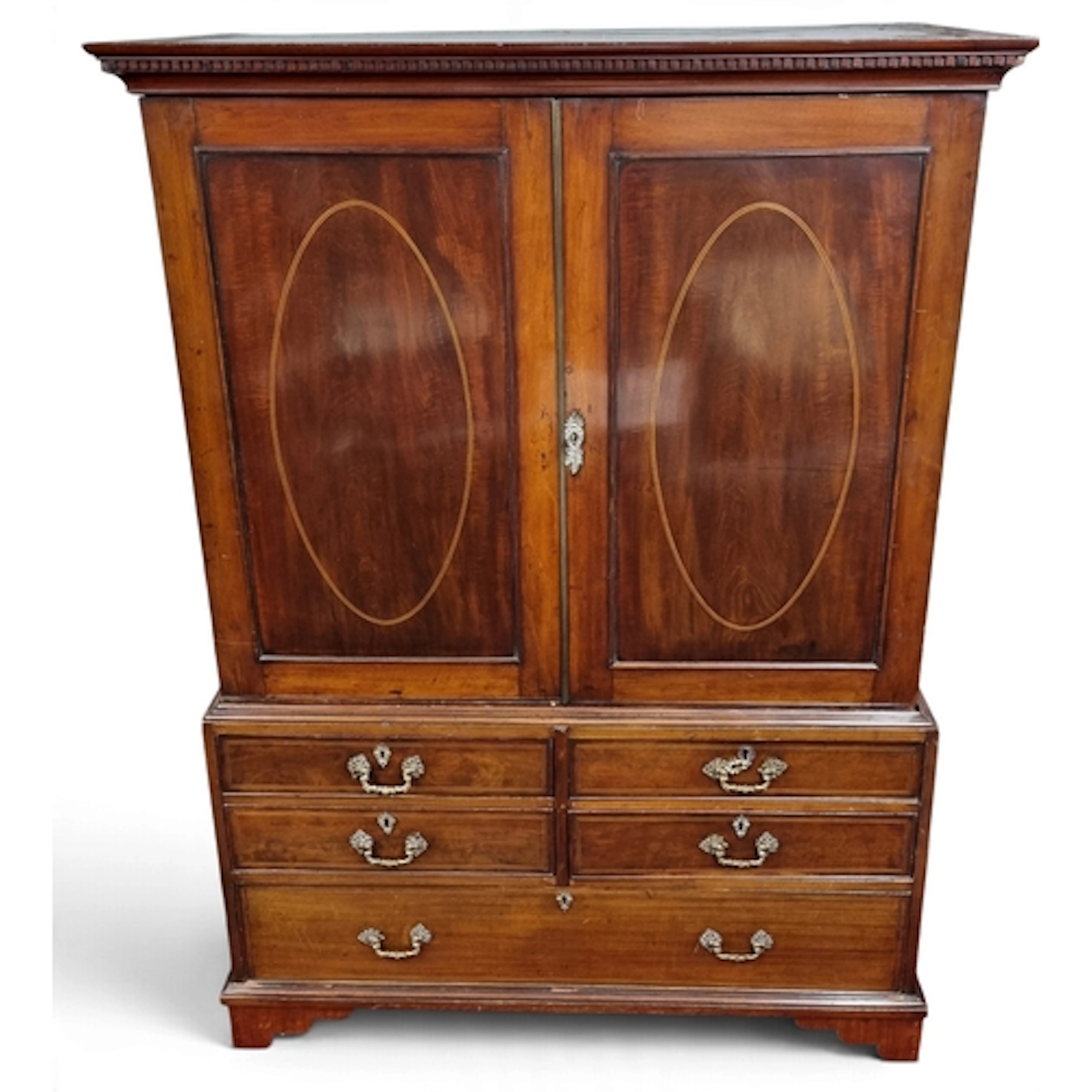 A good early 19th Century Mahogany Gentleman's Wardrobe of g...