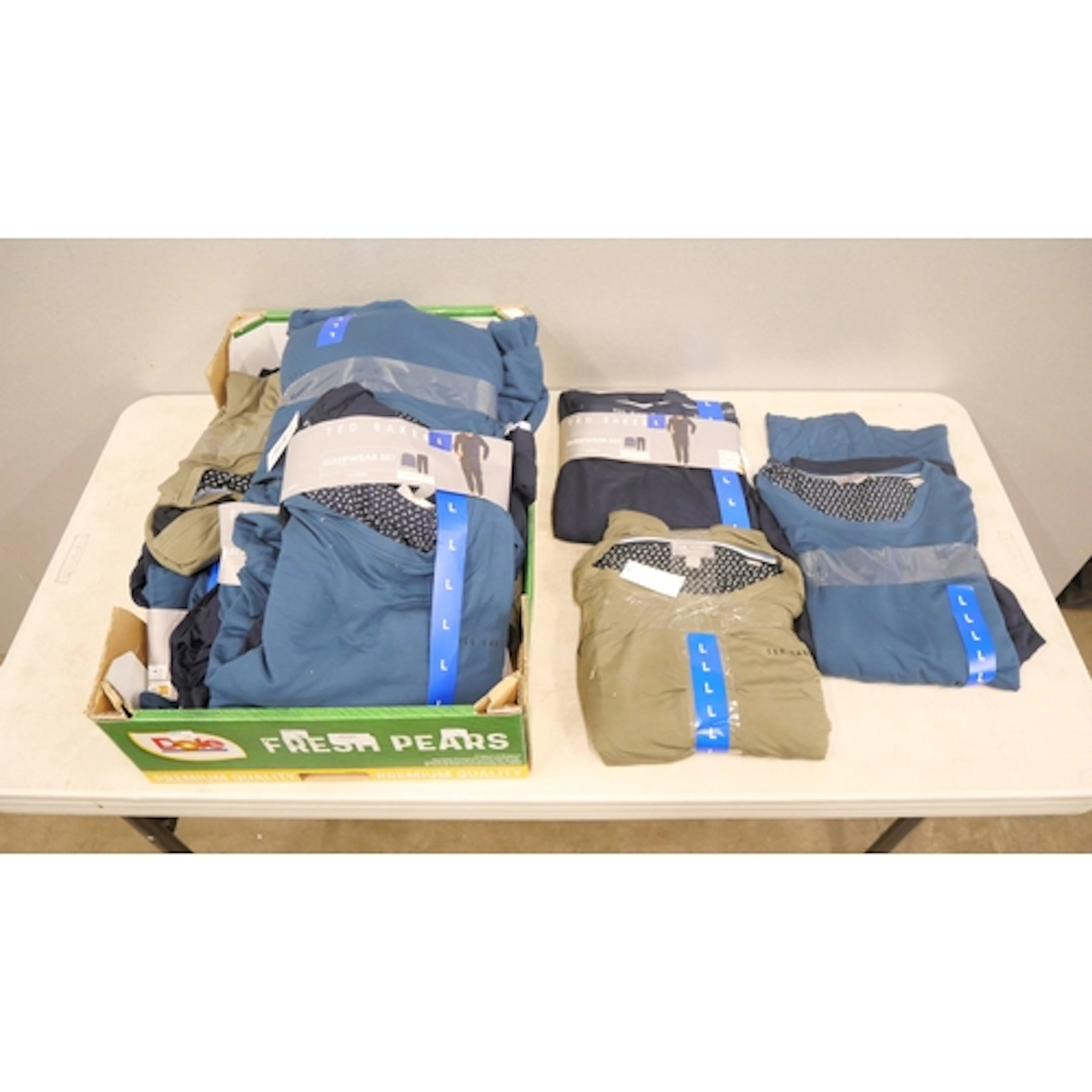 A quantity of Ted Baker long sleeved lounge sets (mixed size...