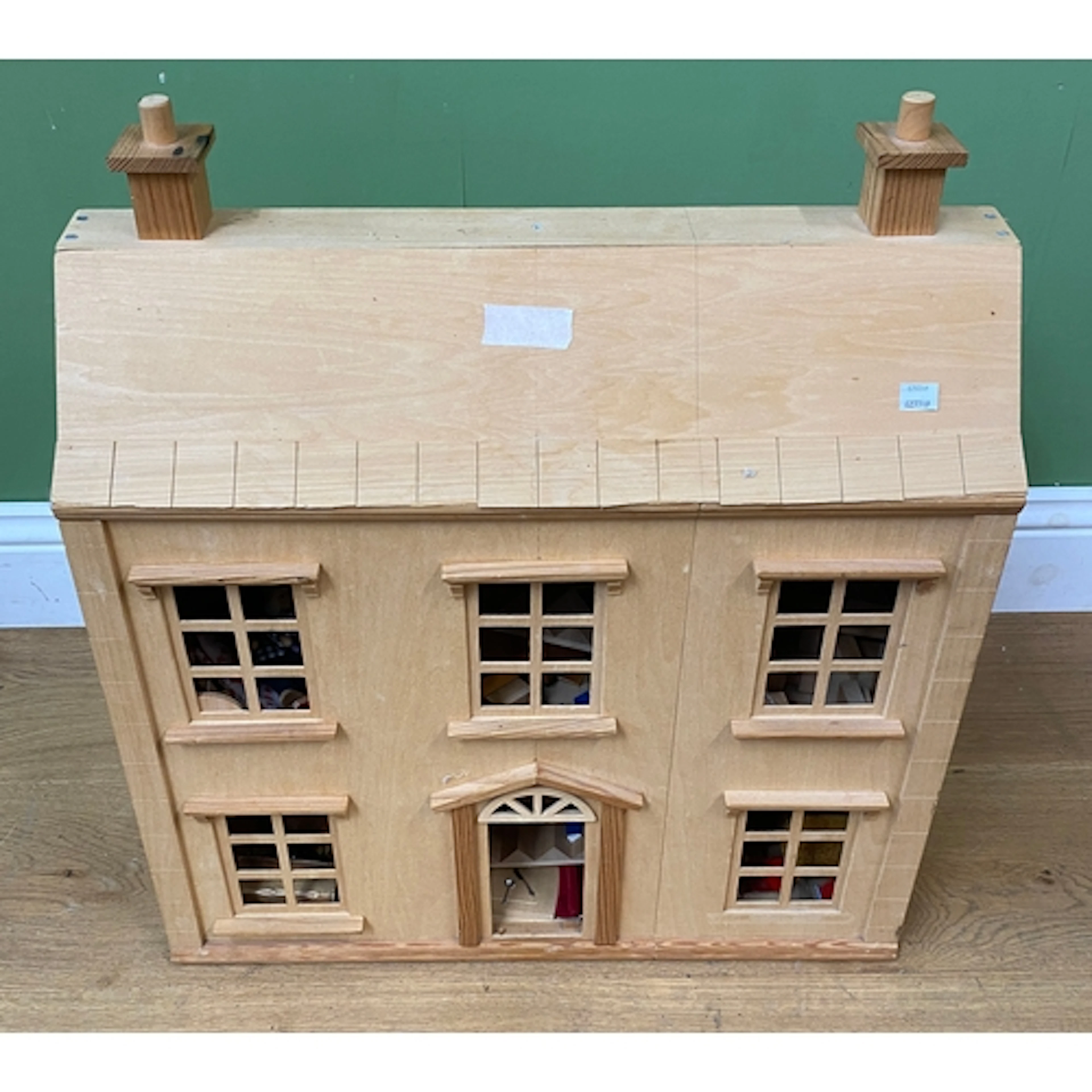 A dolls house, 60cmW
