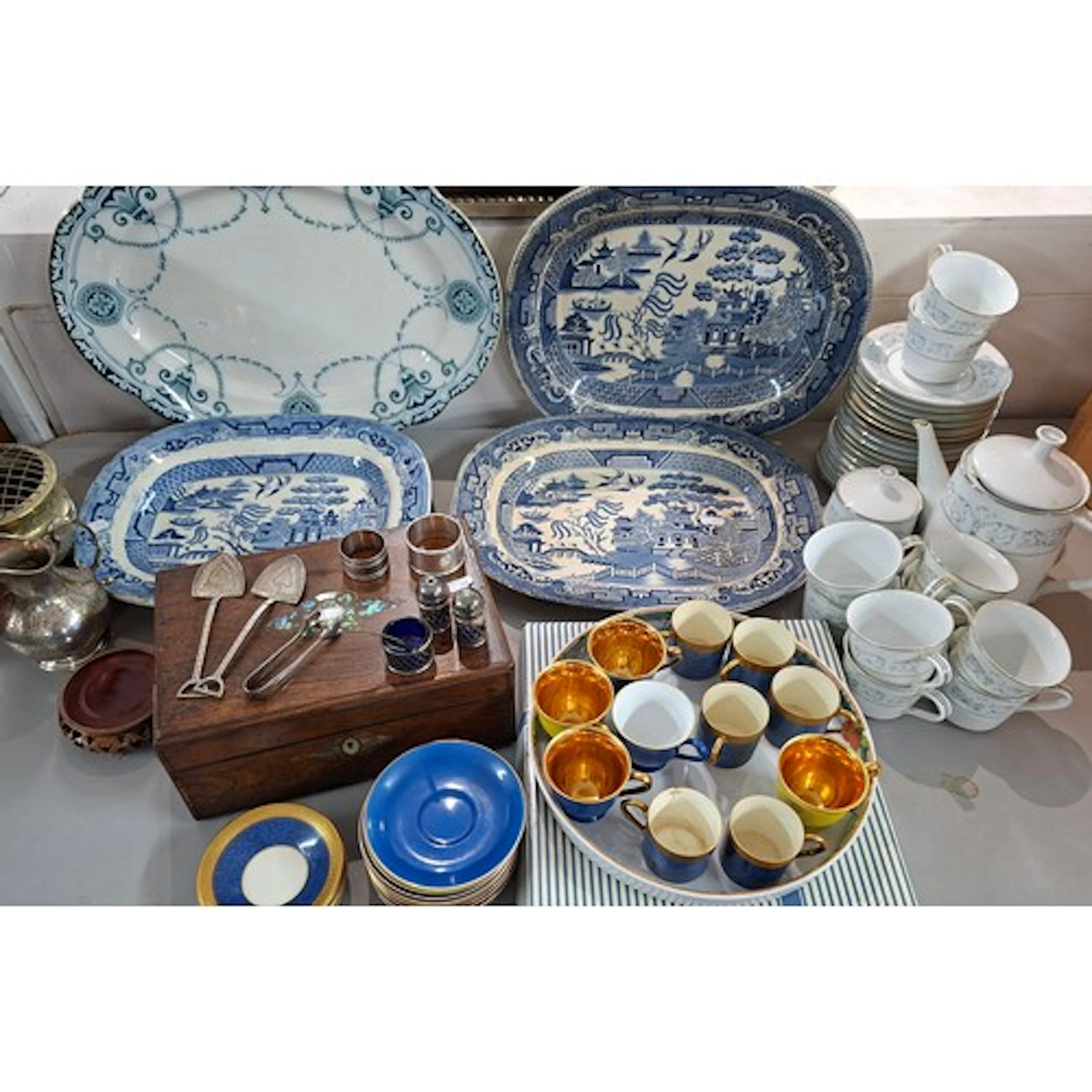 Mixed 19th Century and later household items to include a Vi...