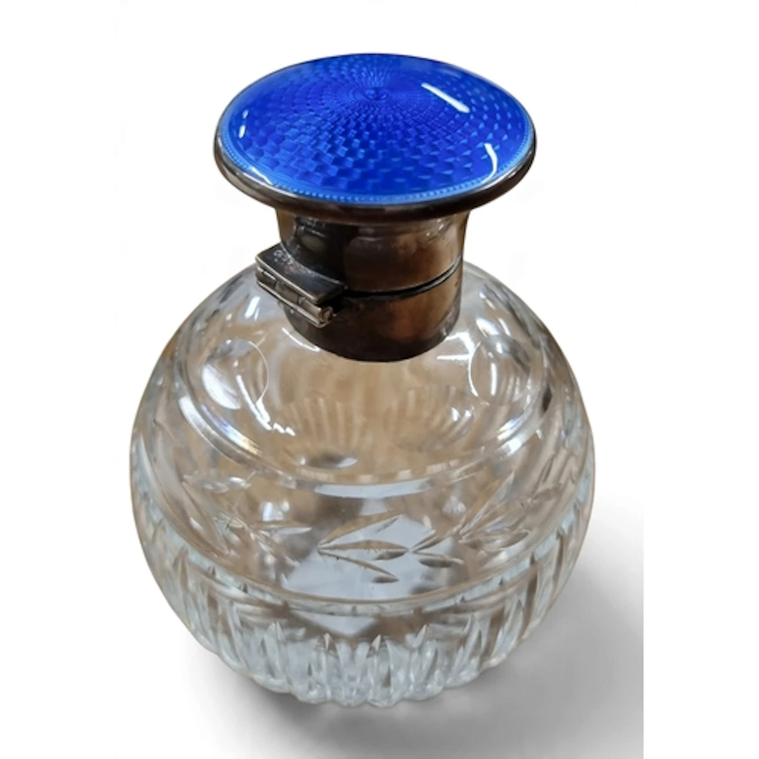 A lovely Birmingham Silver scent Bottle William Neal 1925 wi...