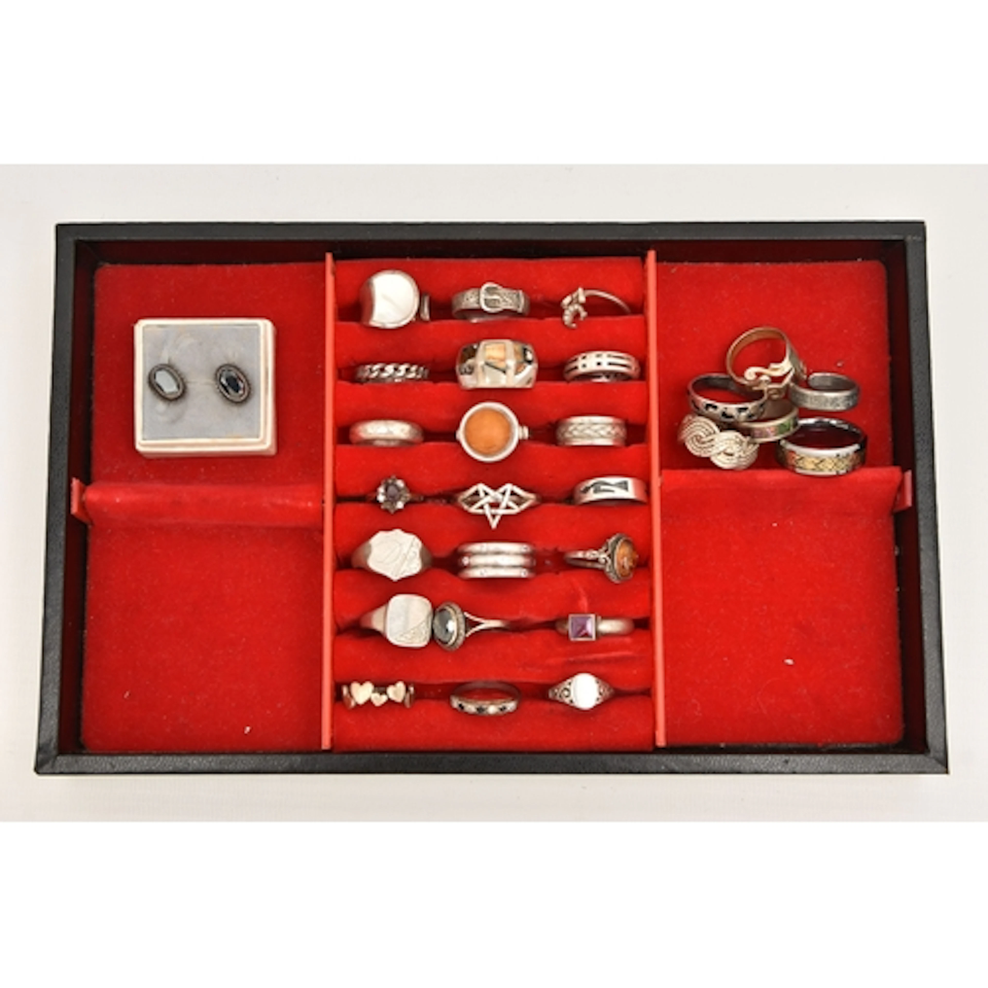 A RING DISPLAY BOX AND ASSORTED WHITE METAL RINGS, various d...