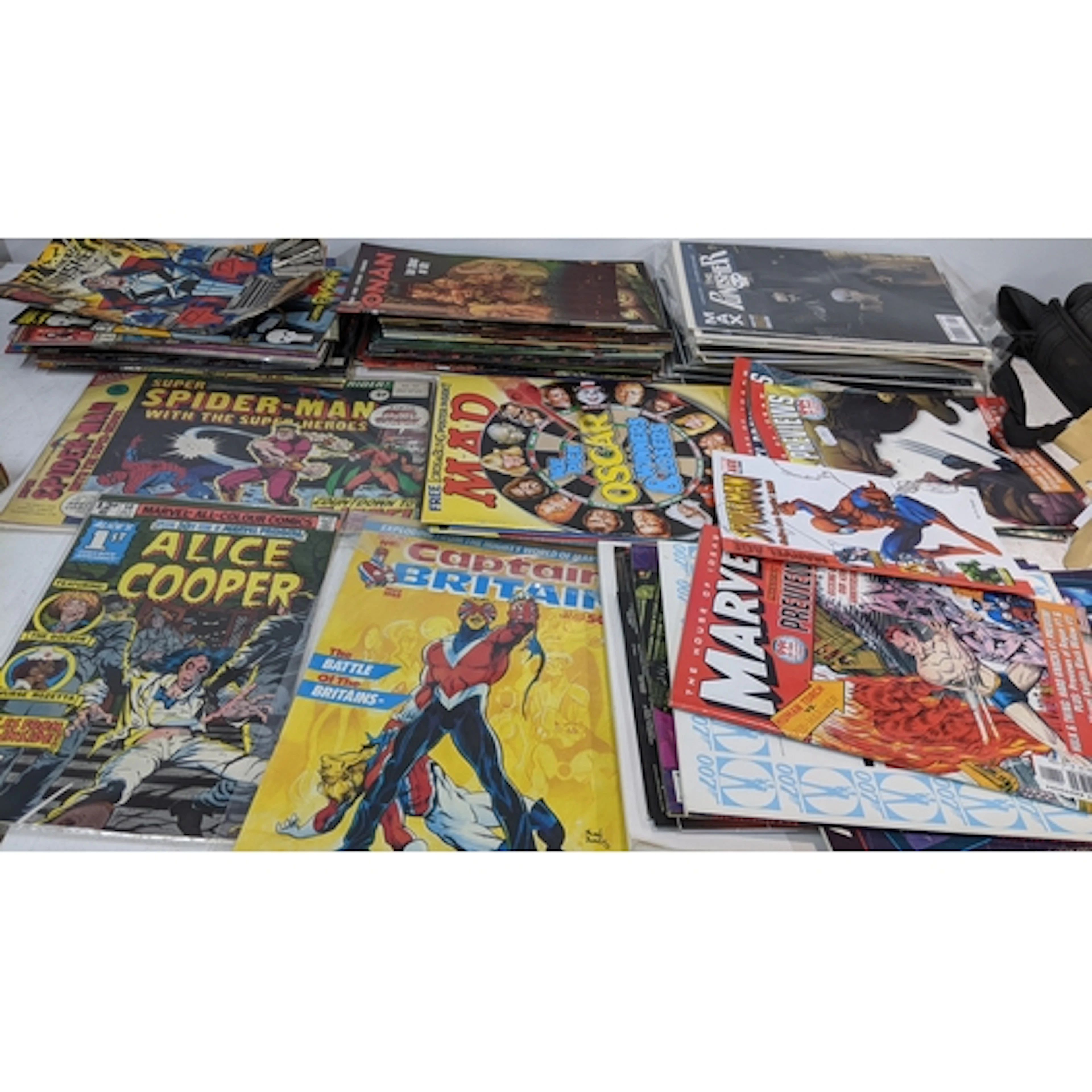 A collection of comics and magazines to include 1970's Marve...