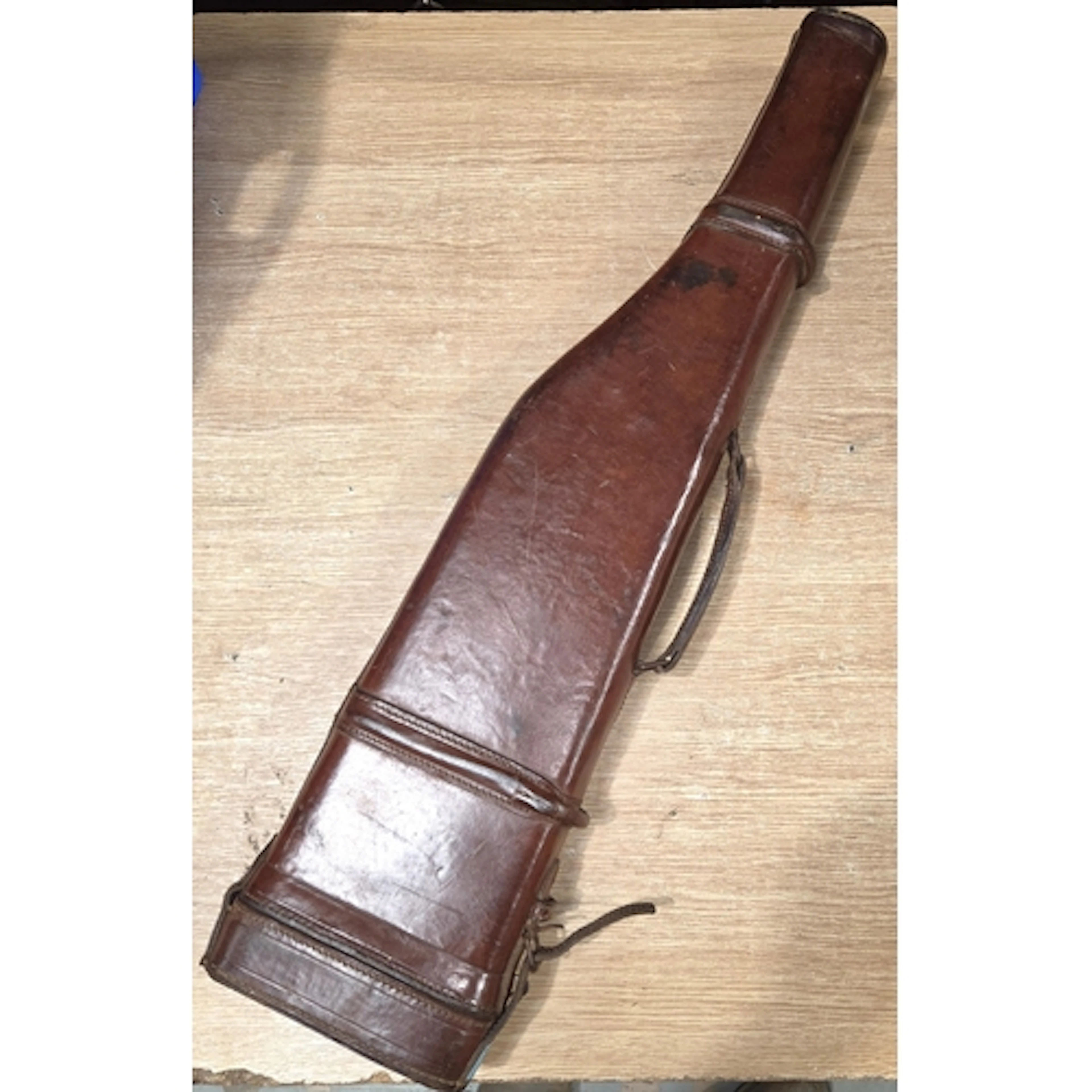 A leather leg of mutton gun case 76cm