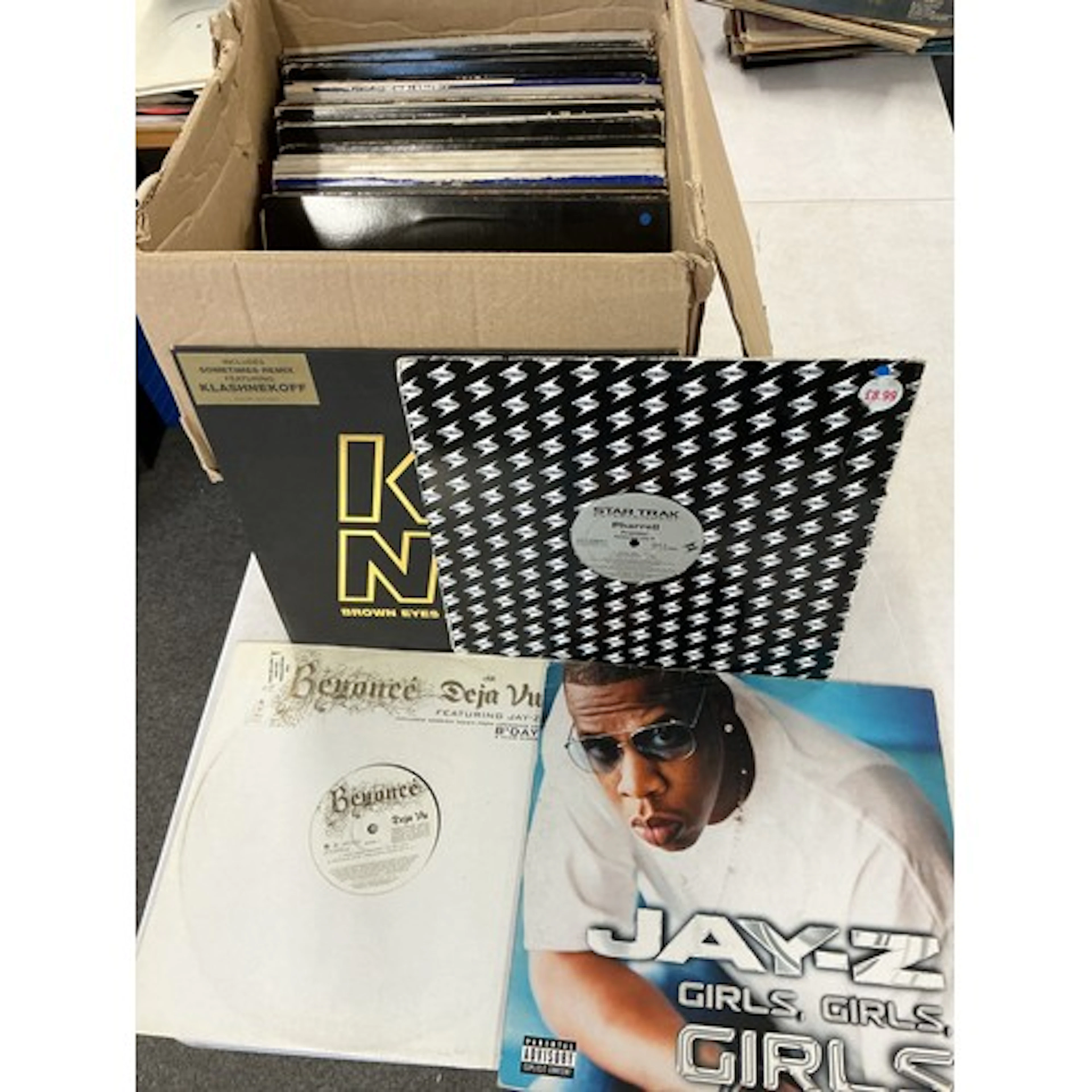 A box of over 60 hip hop and dance music 12” white labels in...