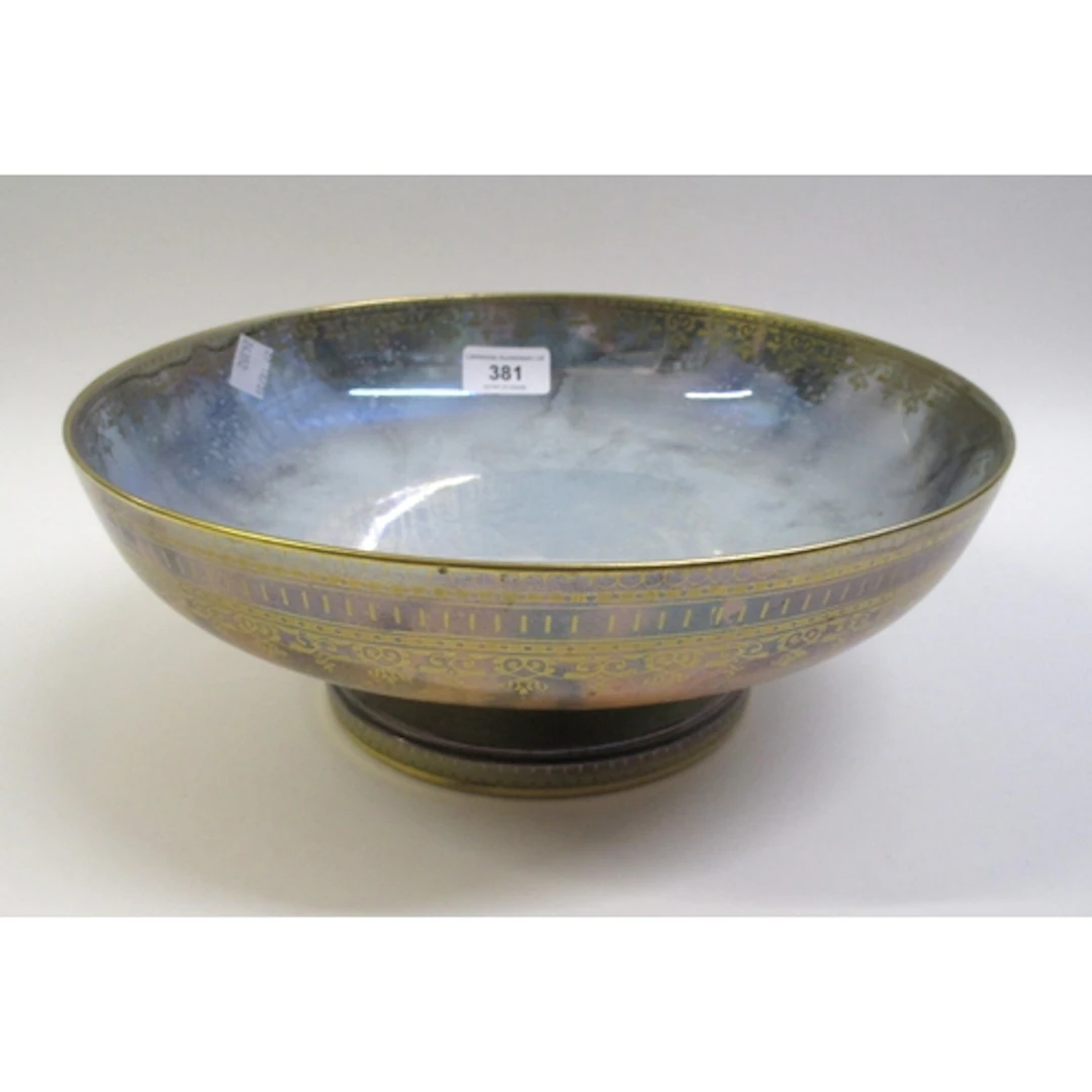 Losol Ware lustre pedestal fruit bowl, 29cm diameter