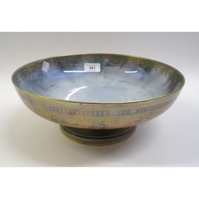 Losol Ware lustre pedestal fruit bowl, 29cm diameter