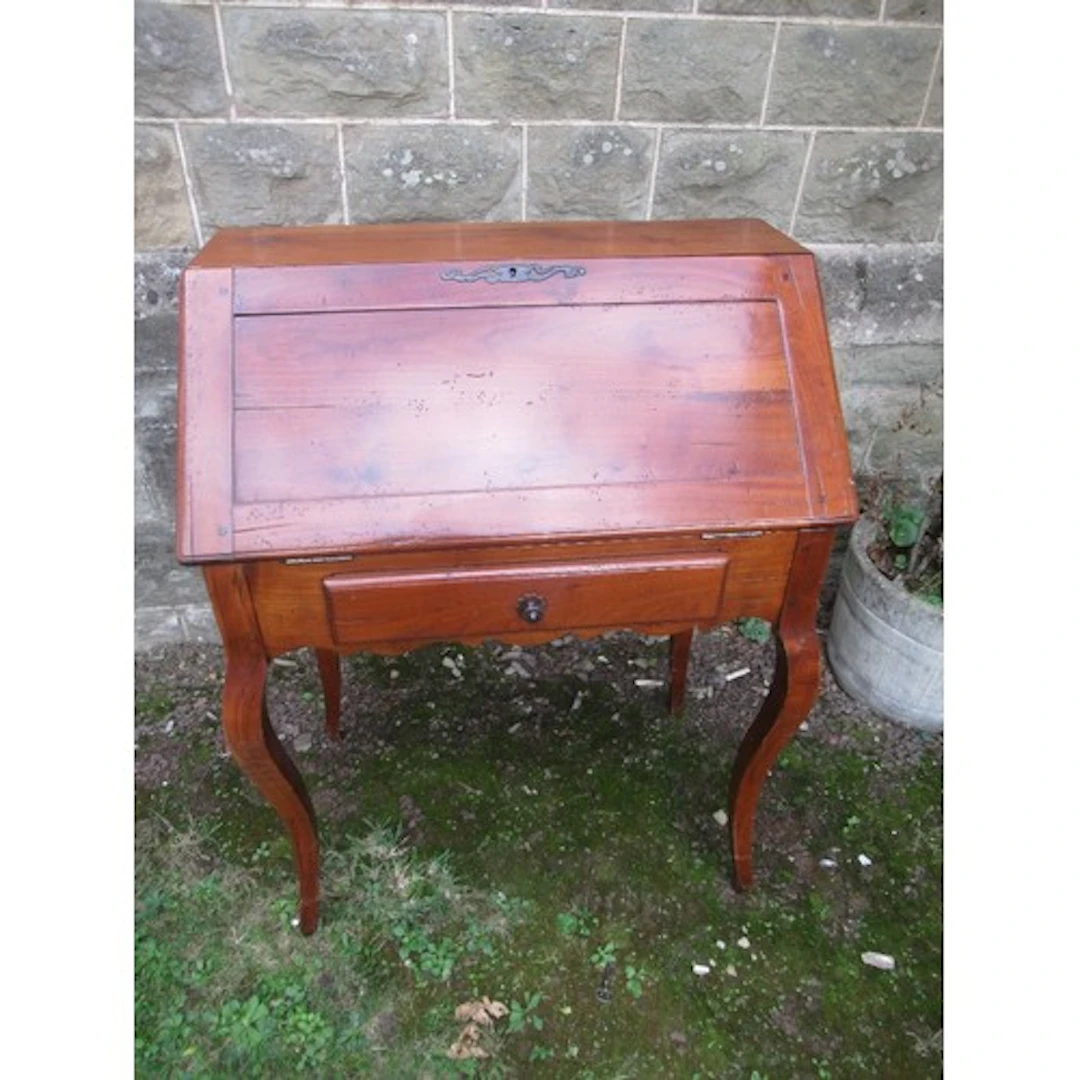 A continental style bureau