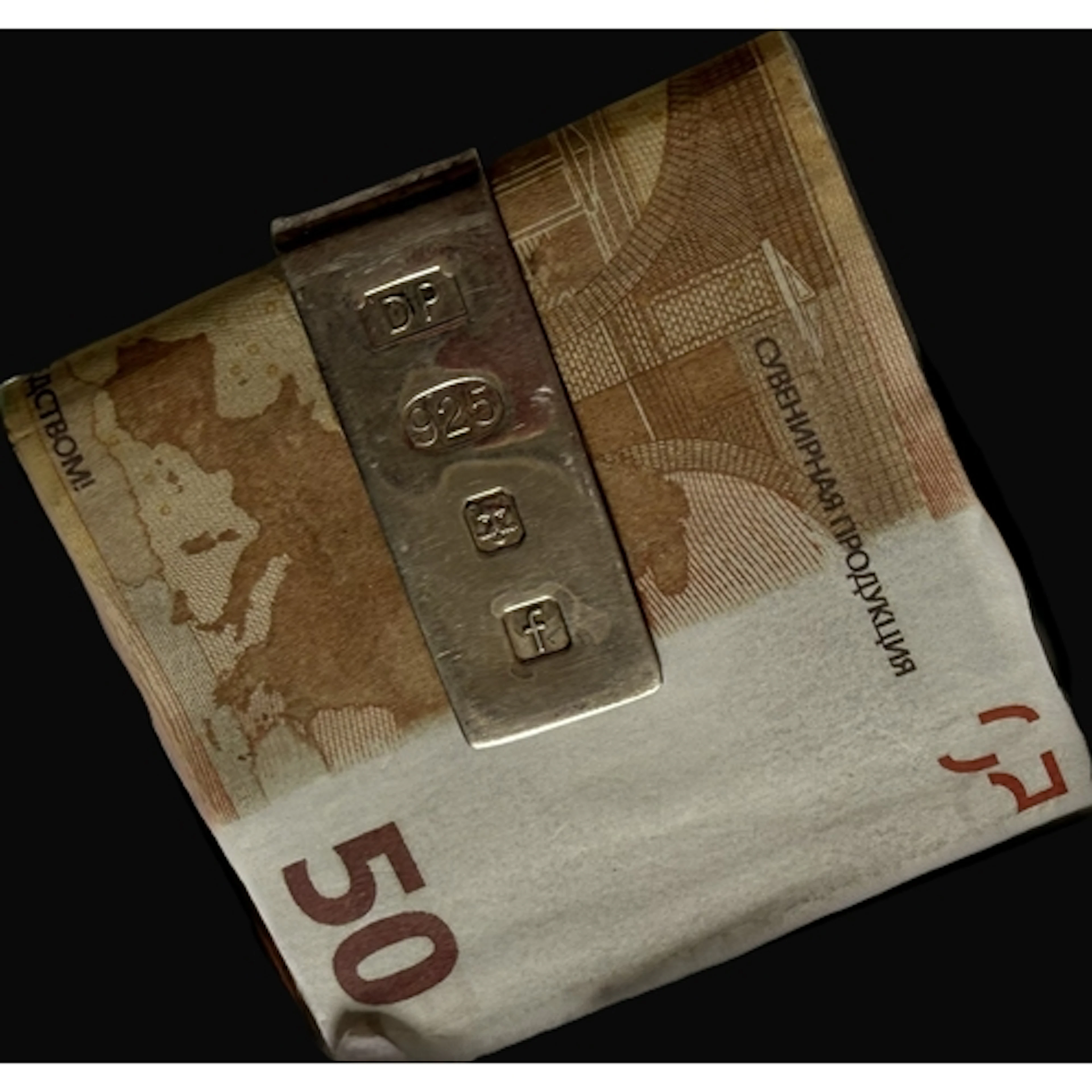 Movies: James Bond's (Daniel Craig) Distressed Money Clip an...