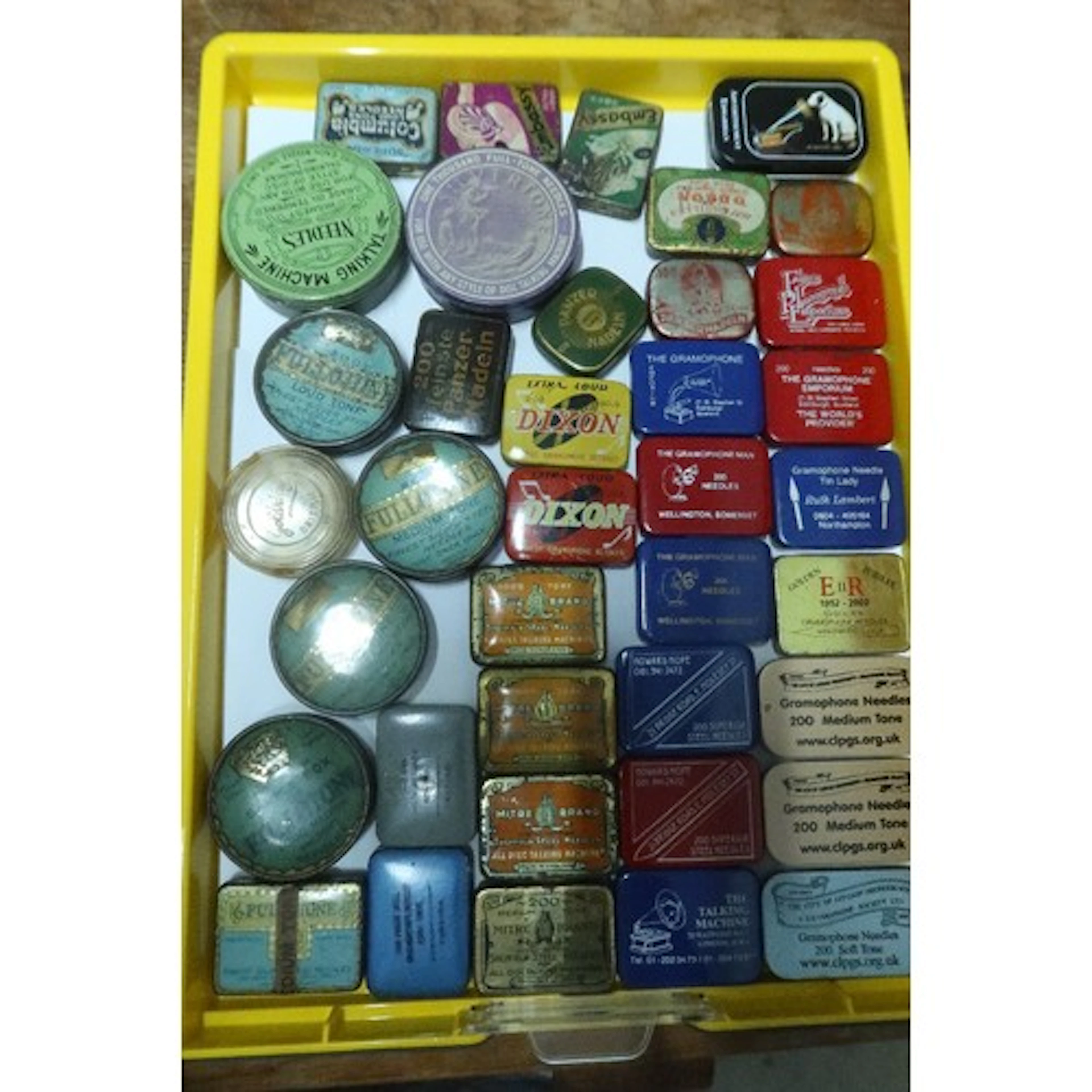 A tray of vintage gramphone needle tins