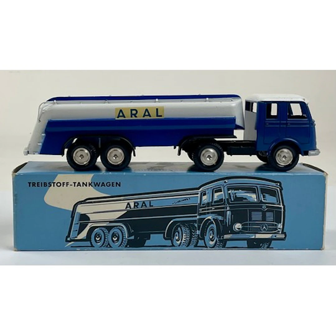 A Marklin Treibstoff-Tankwagen No.8032 Autos Miniature serie...