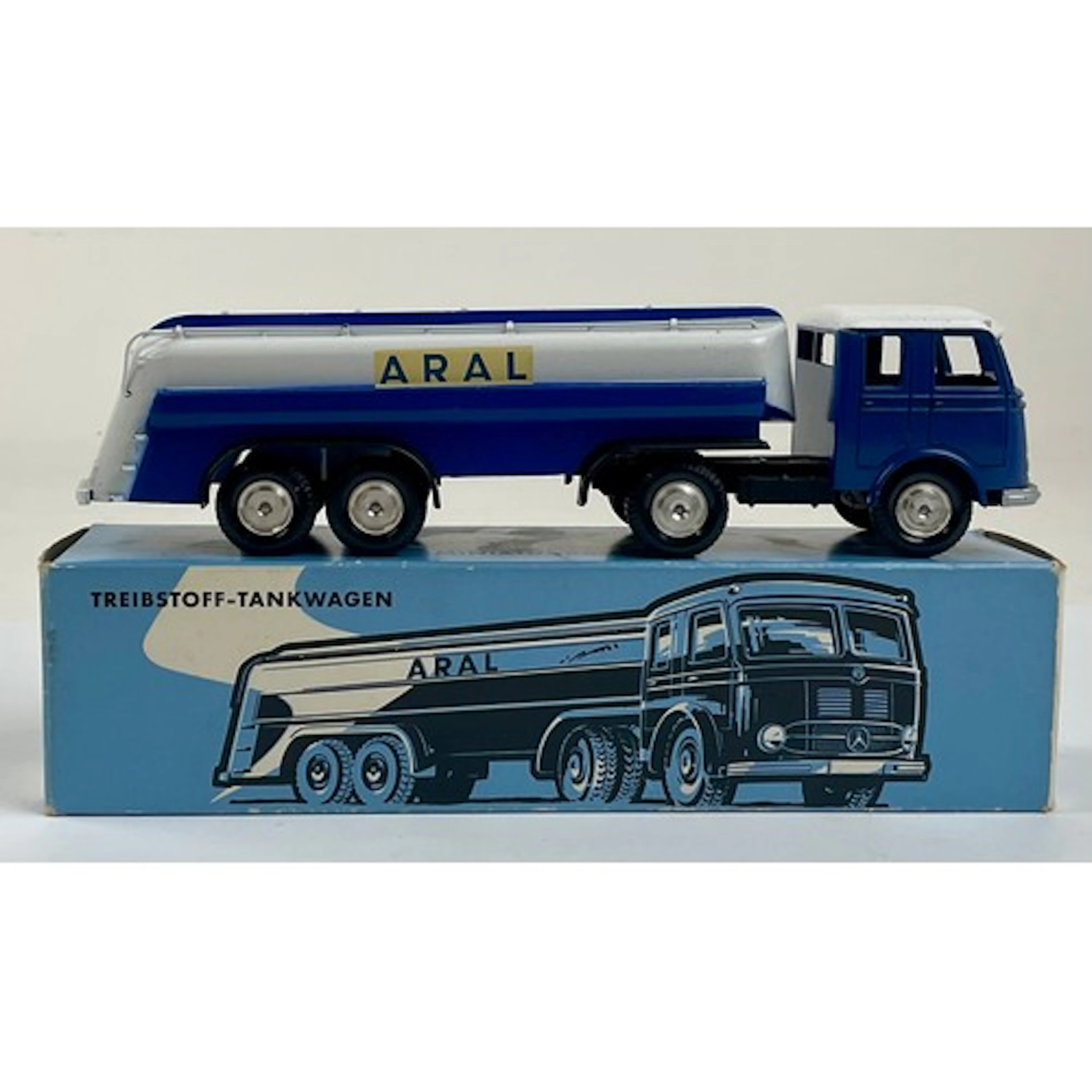 A Marklin Treibstoff-Tankwagen No.8032 Autos Miniature serie...