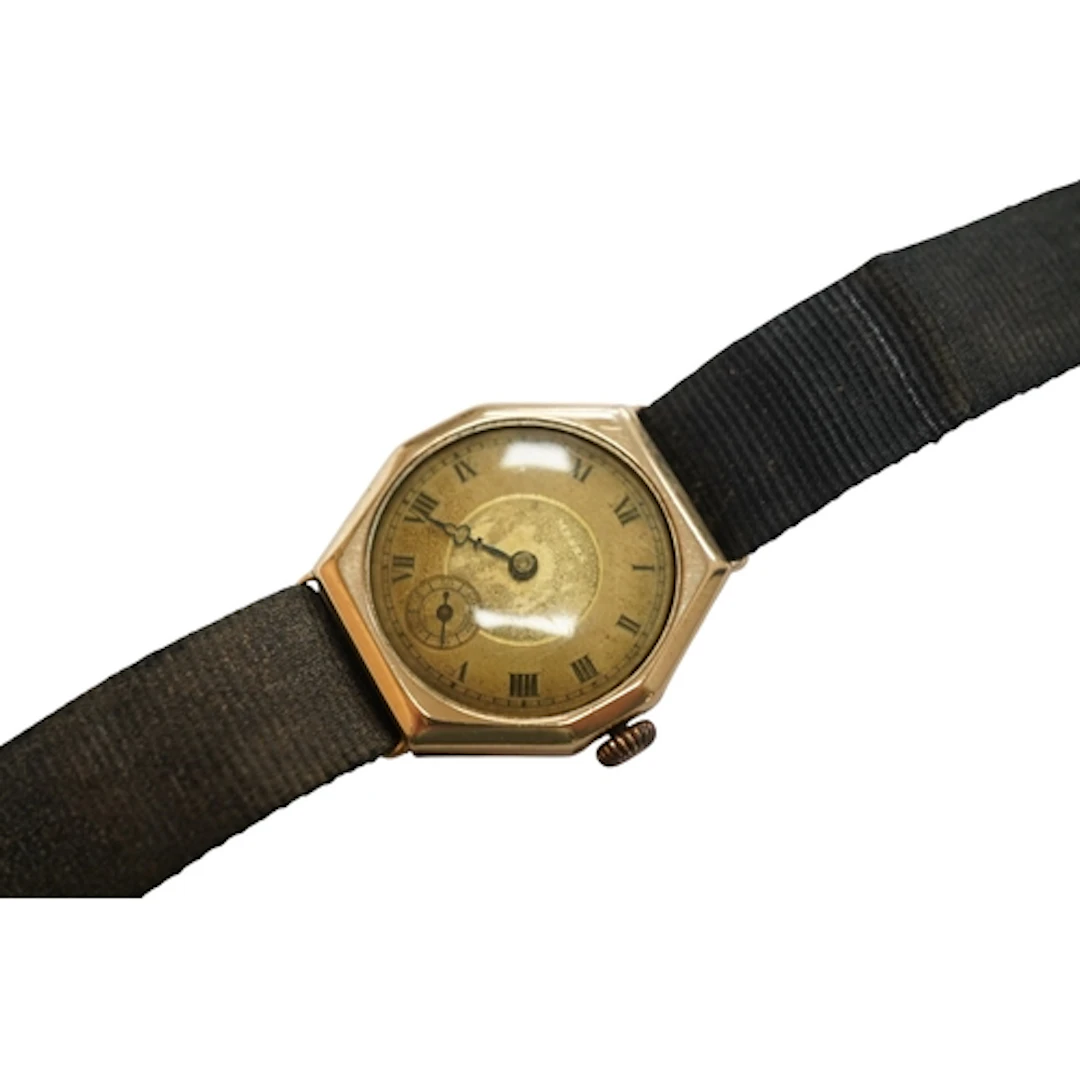 A gentleman's early to mid 20th century 9ct gold octagonal c...