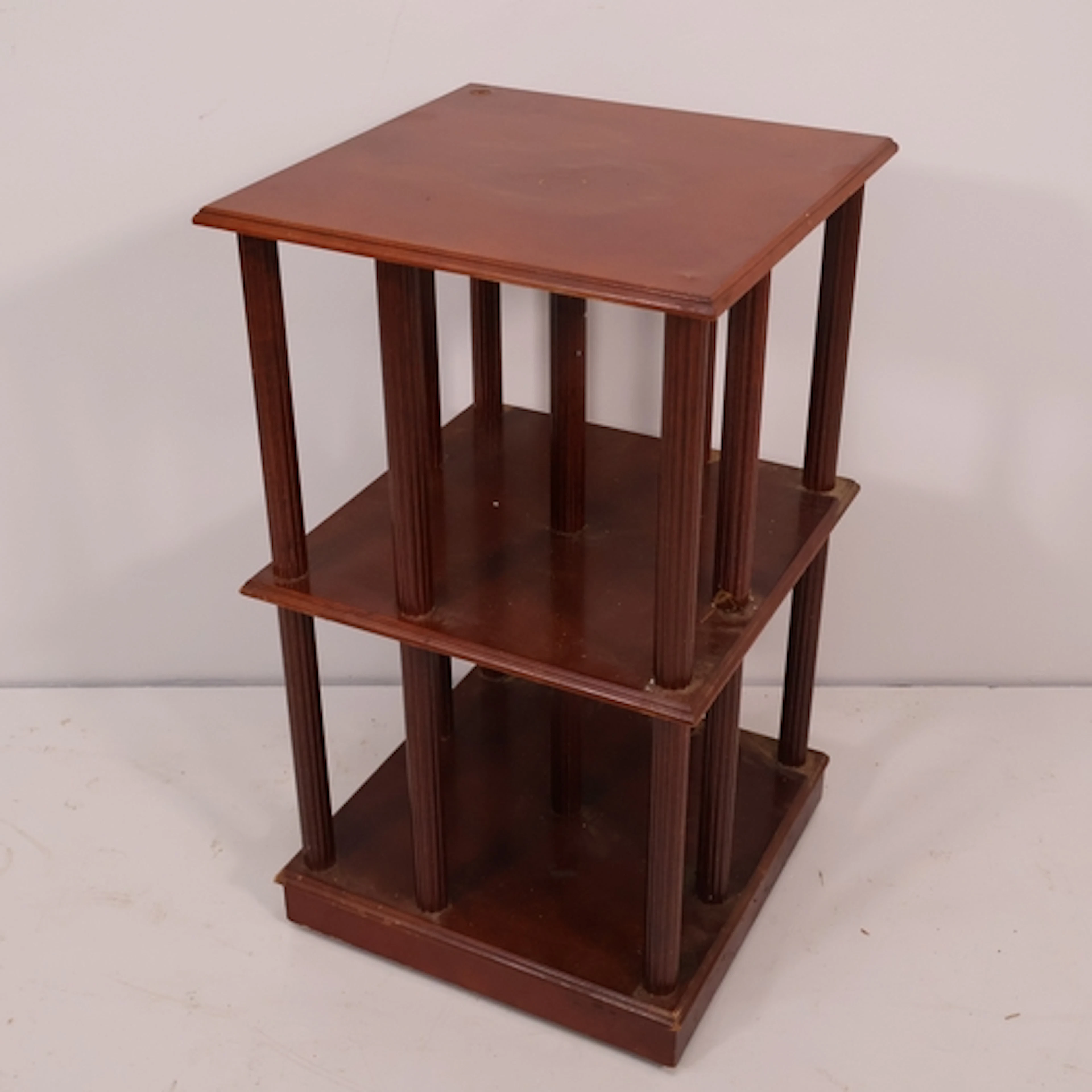 An Edwardian mahogany revolving bookcase, W41cm, H7cm.