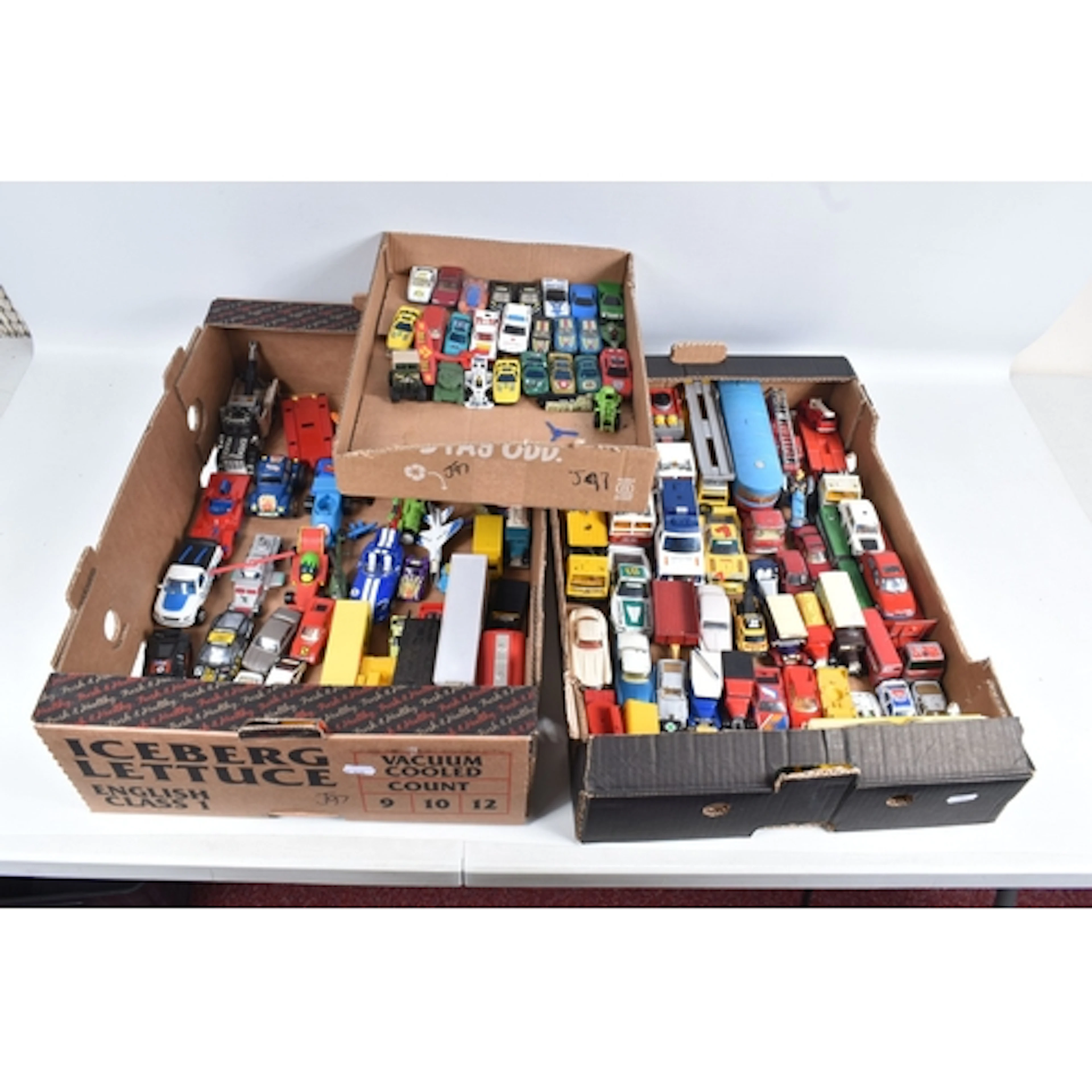 A QUANTITY OF UNBOXED ASSORTED PLAYWORN DIECAST VEHICLES, to...