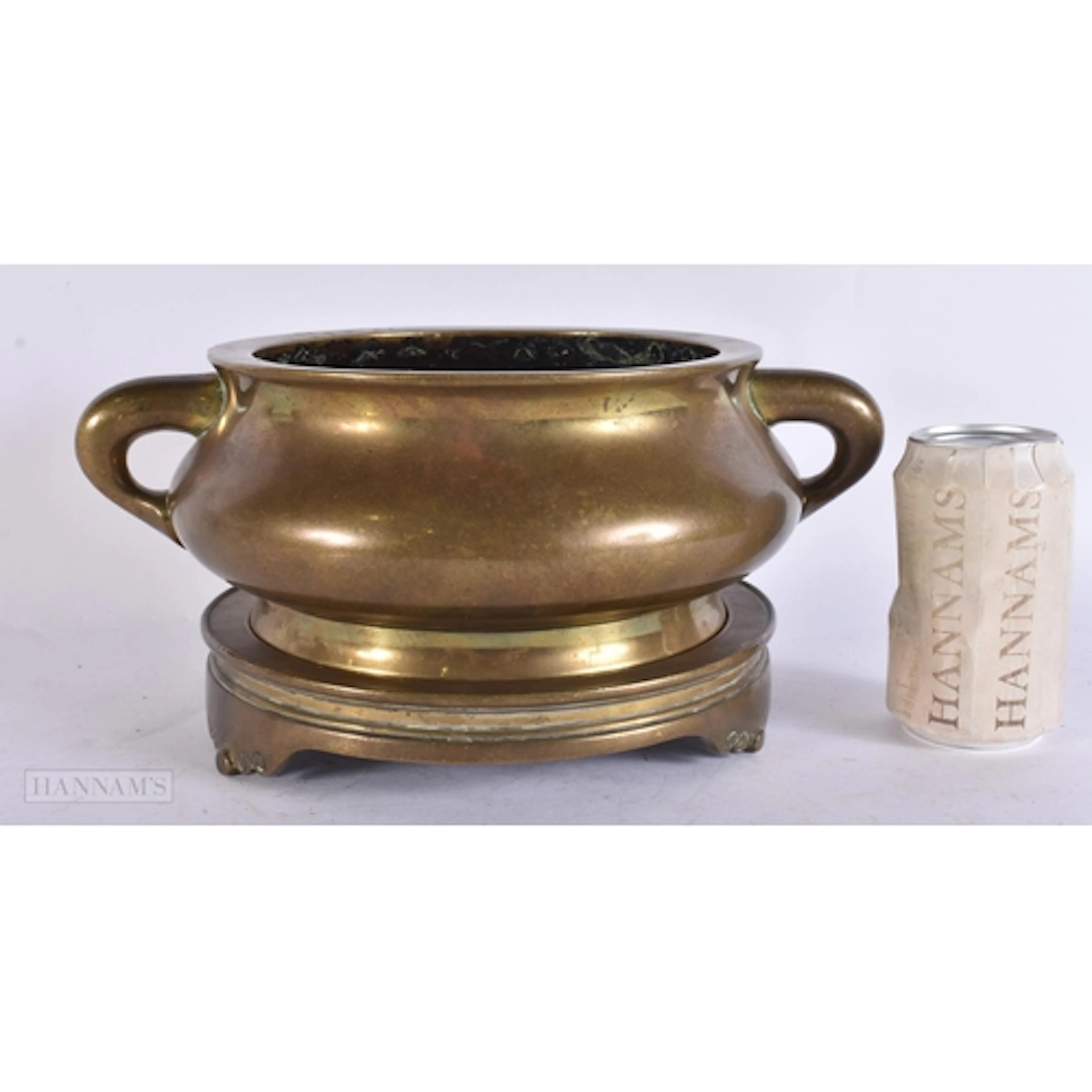 A FINE AND LARGE 18TH/19TH CENTURY CHINESE TWIN HANDLED BRON...