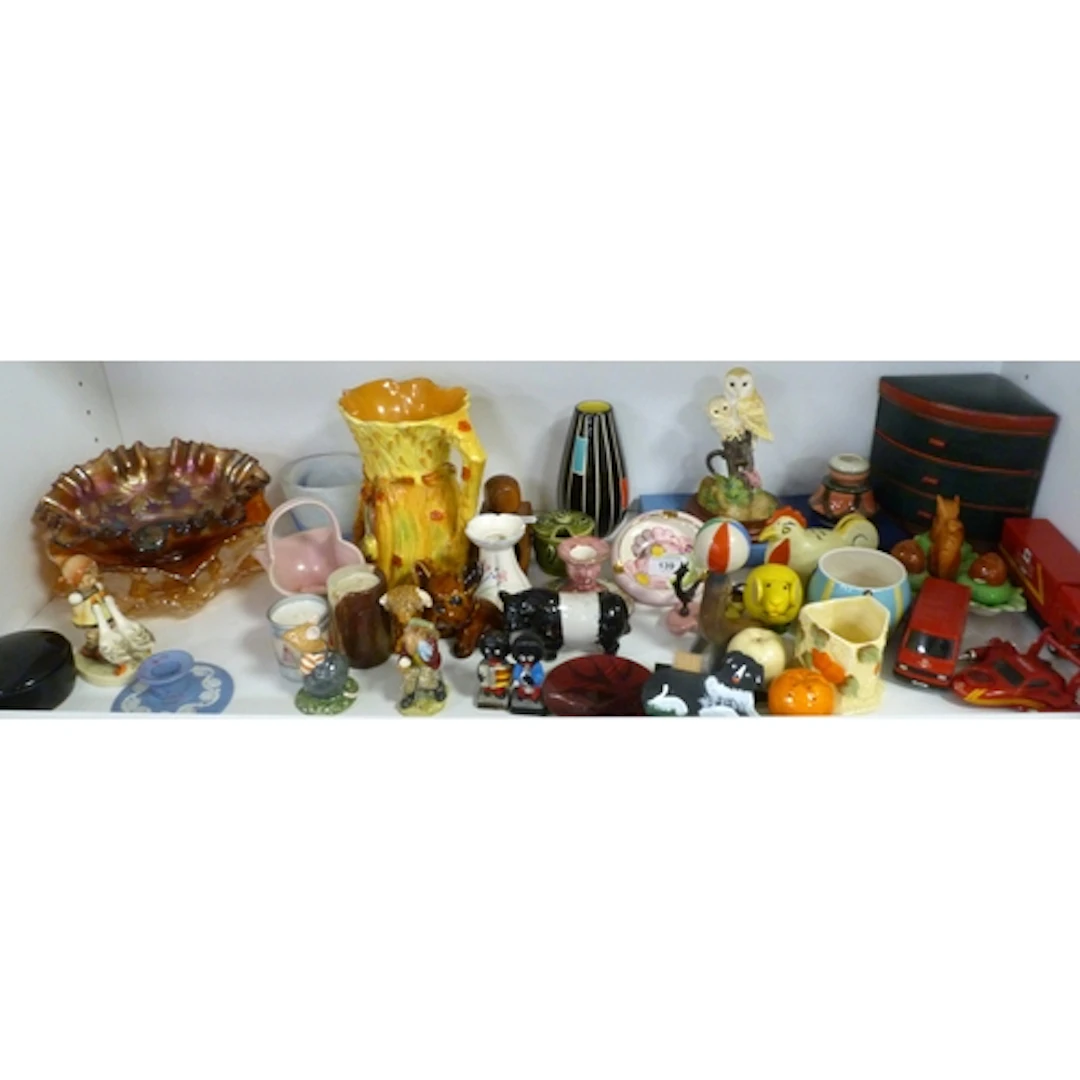 Shelf of ceramics and glass to include Art Deco Greys potter...