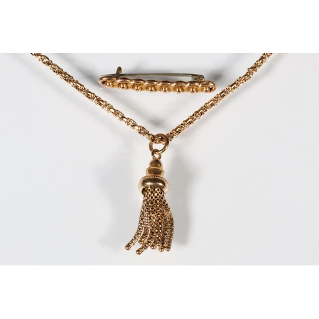 Gold tone bar brooch made from neck chain links, 1.5g and a ...