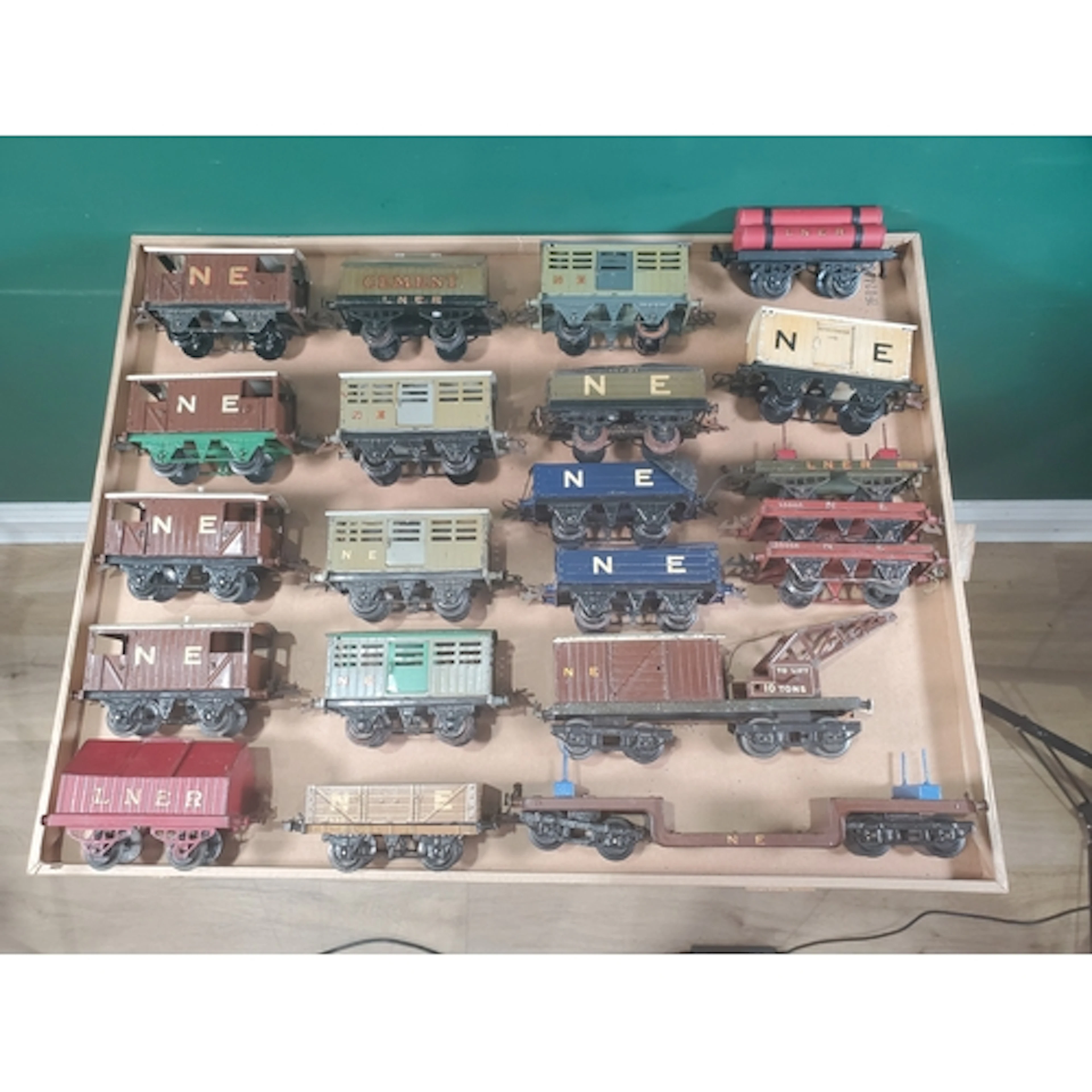21x unboxed Hornby 0 gauge LNER Wagons including No.2 Breakd...
