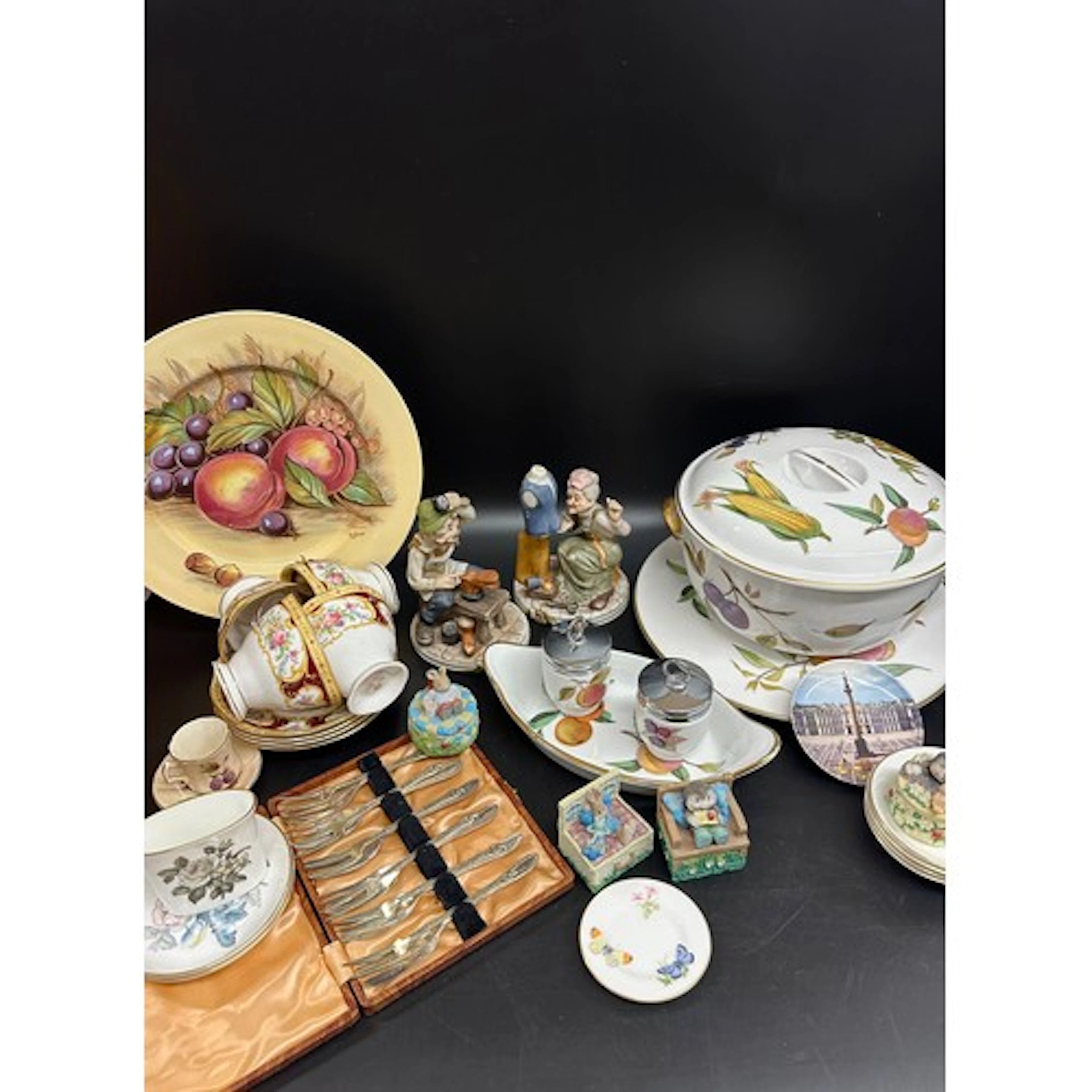 Assorted china to include set of four Royal Albert Lady Hami...