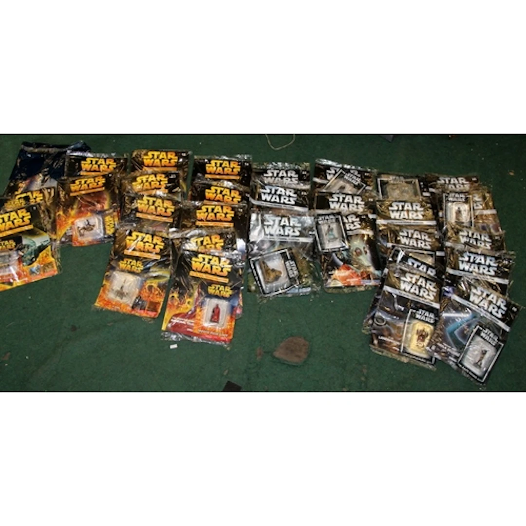 Diagostini Star Wars Figurine Collection. 30 figures in tota...