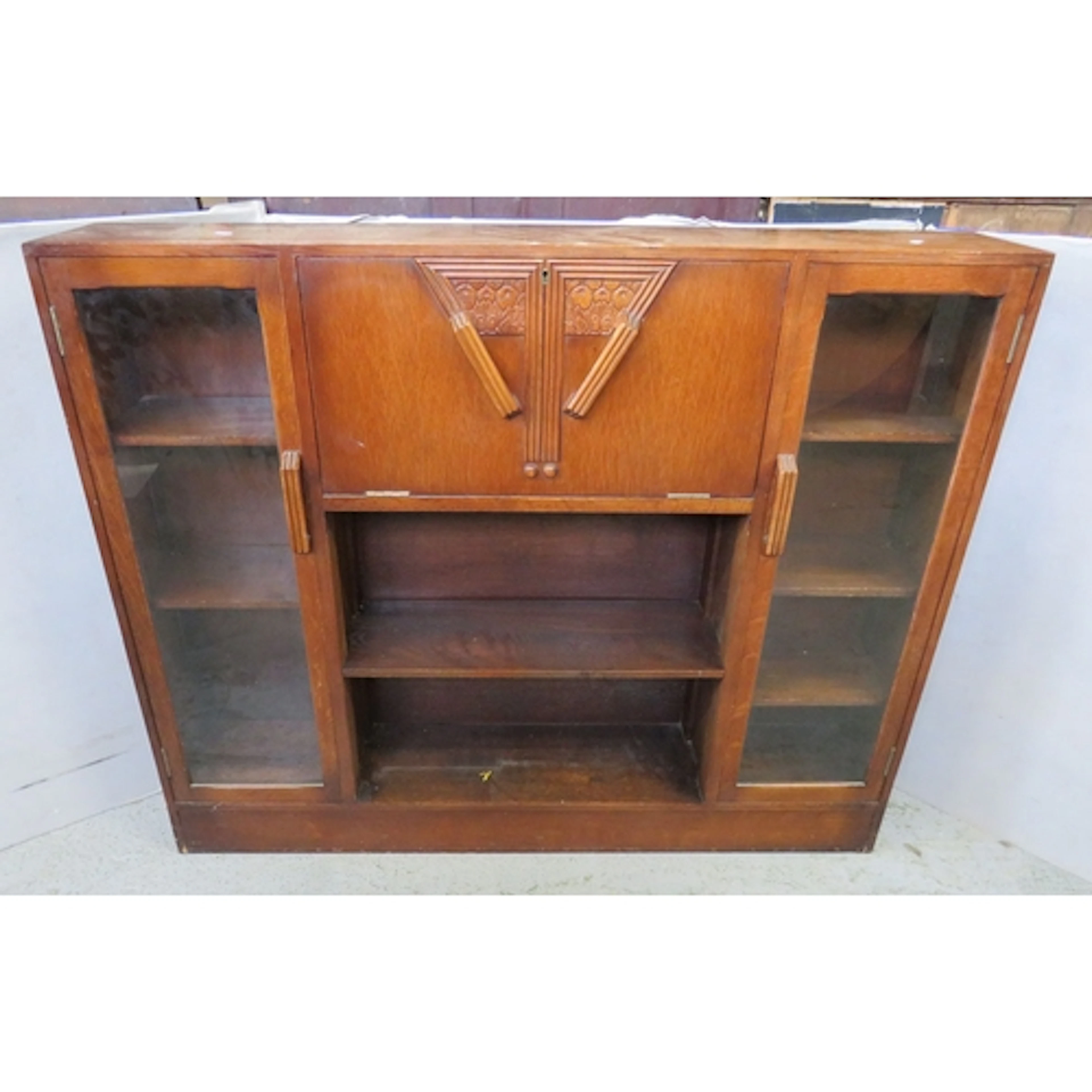 Vintage Art Deco Bookcase with open central shelves, fall en...