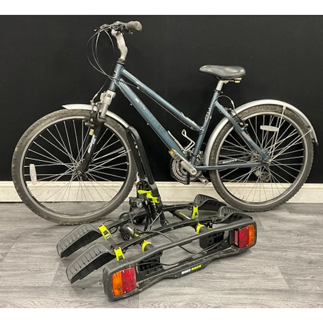 A Dawes oasis deluxe trekking bike with adjustable handle ba...