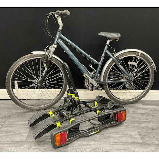 A Dawes oasis deluxe trekking bike with adjustable handle ba...