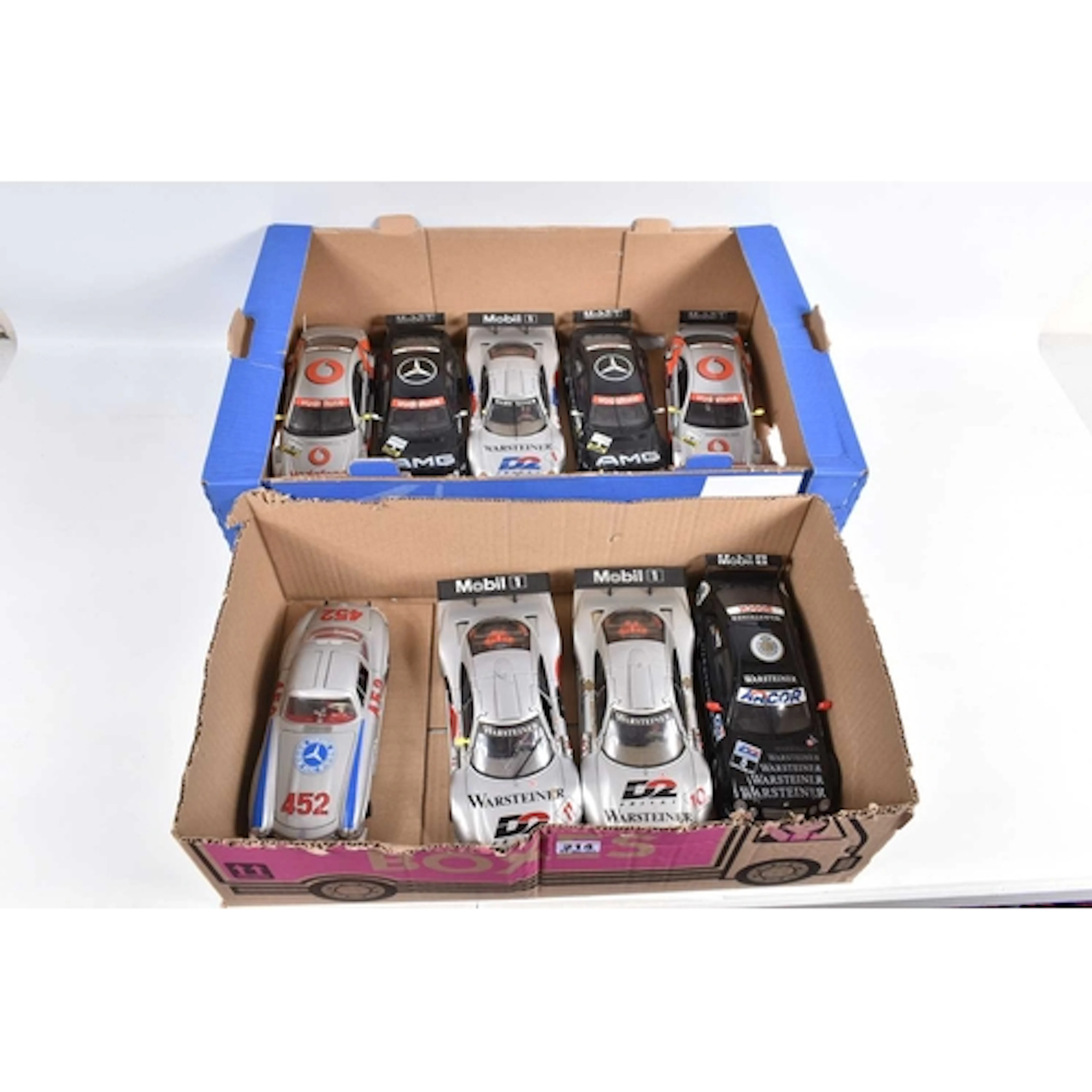 AN UNBOXED GROUP OF BBURAGO AND MAISTO MERCEDES BENZ DIECAST...