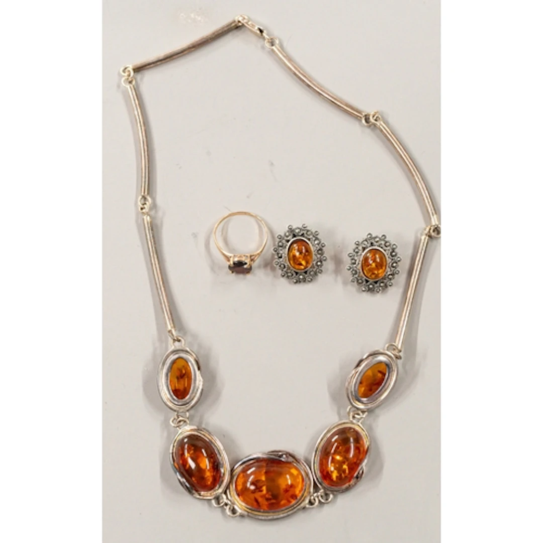 Jewellery: a 9ct yellow gold ring set a single garnet, UK si...
