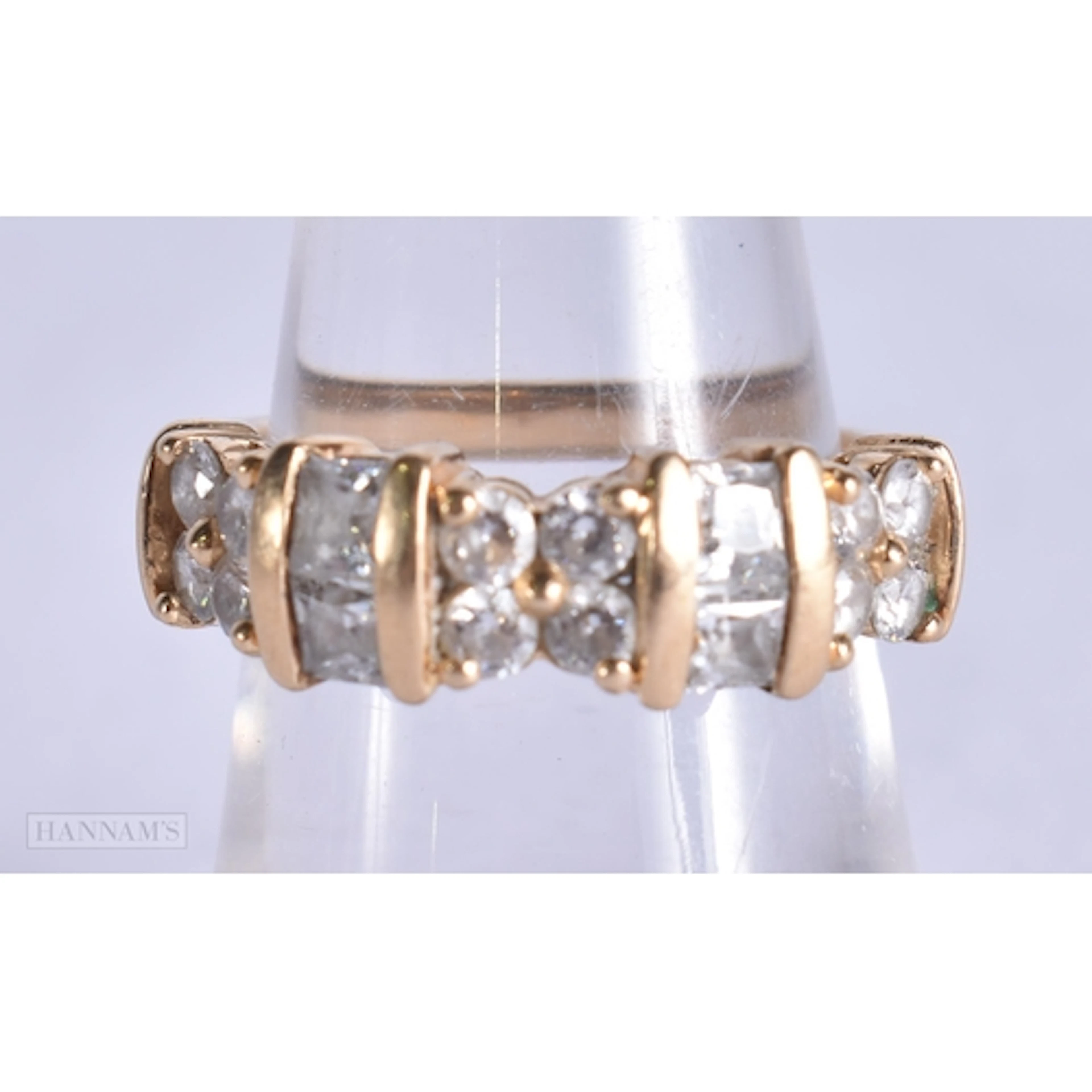 A 14CT GOLD RING. N. 4.4 grams.