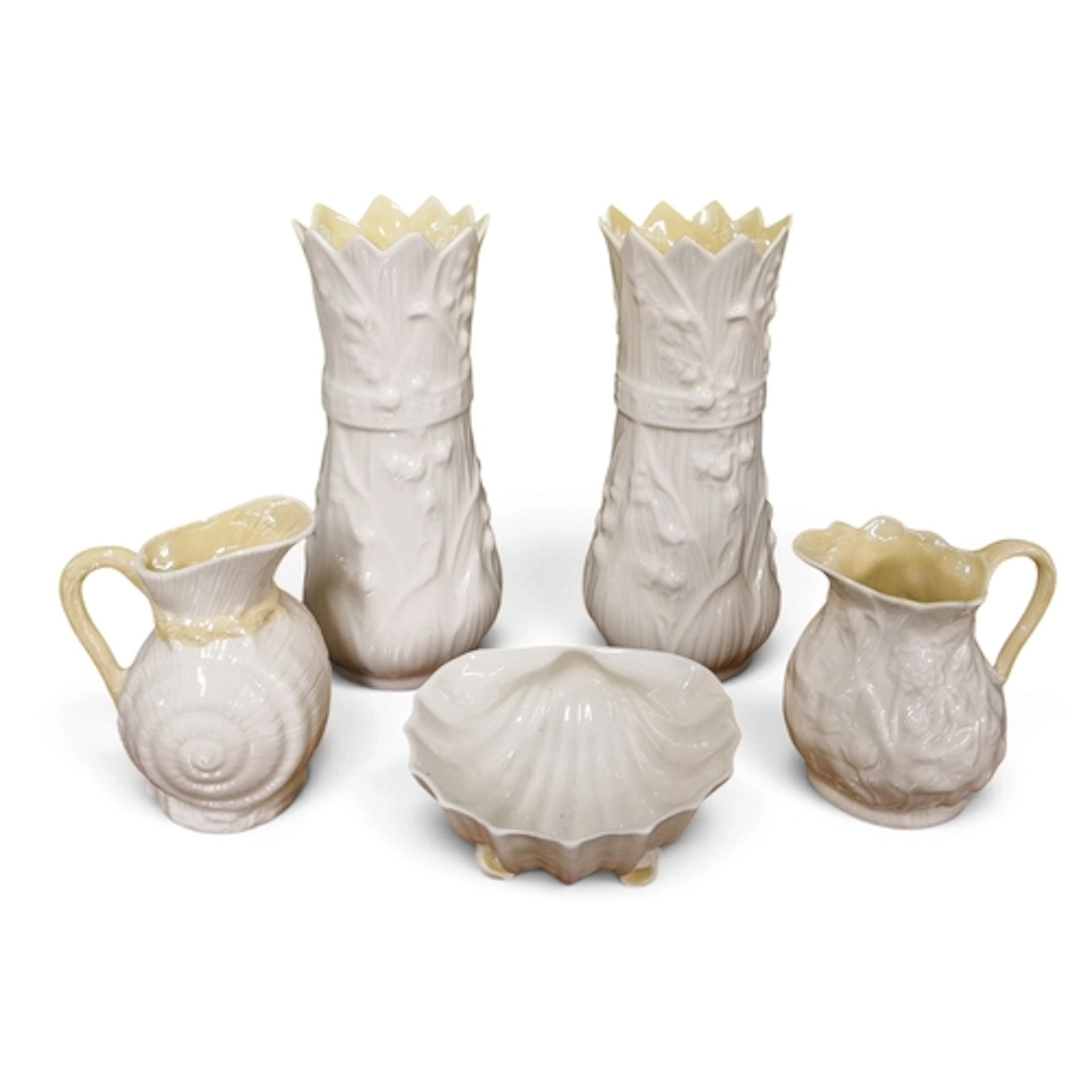A good quantity of Belleek. TB 16 cm approx.