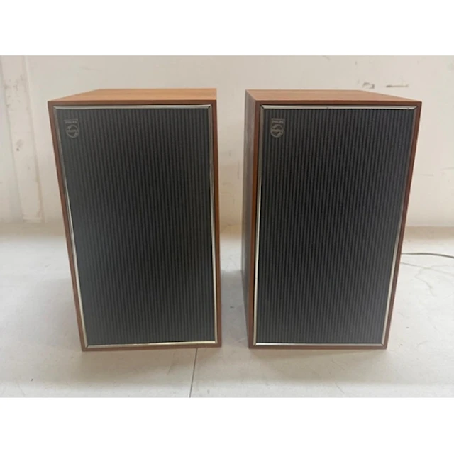 A pair of Phillips speakers type 22GL565