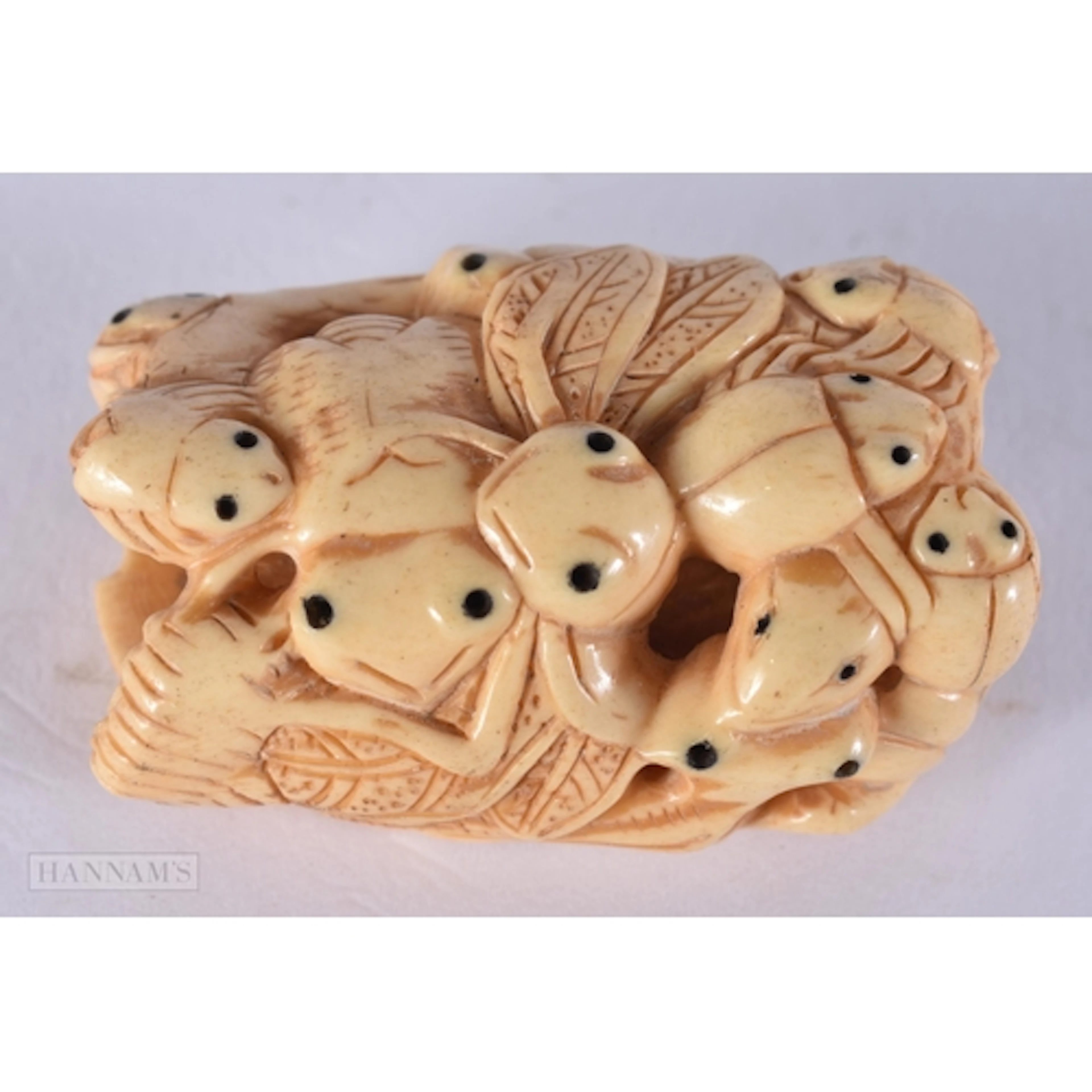 A CARVED BONE INSECT NETSUKE. 4.6 x 3.1 x 2.3 cm