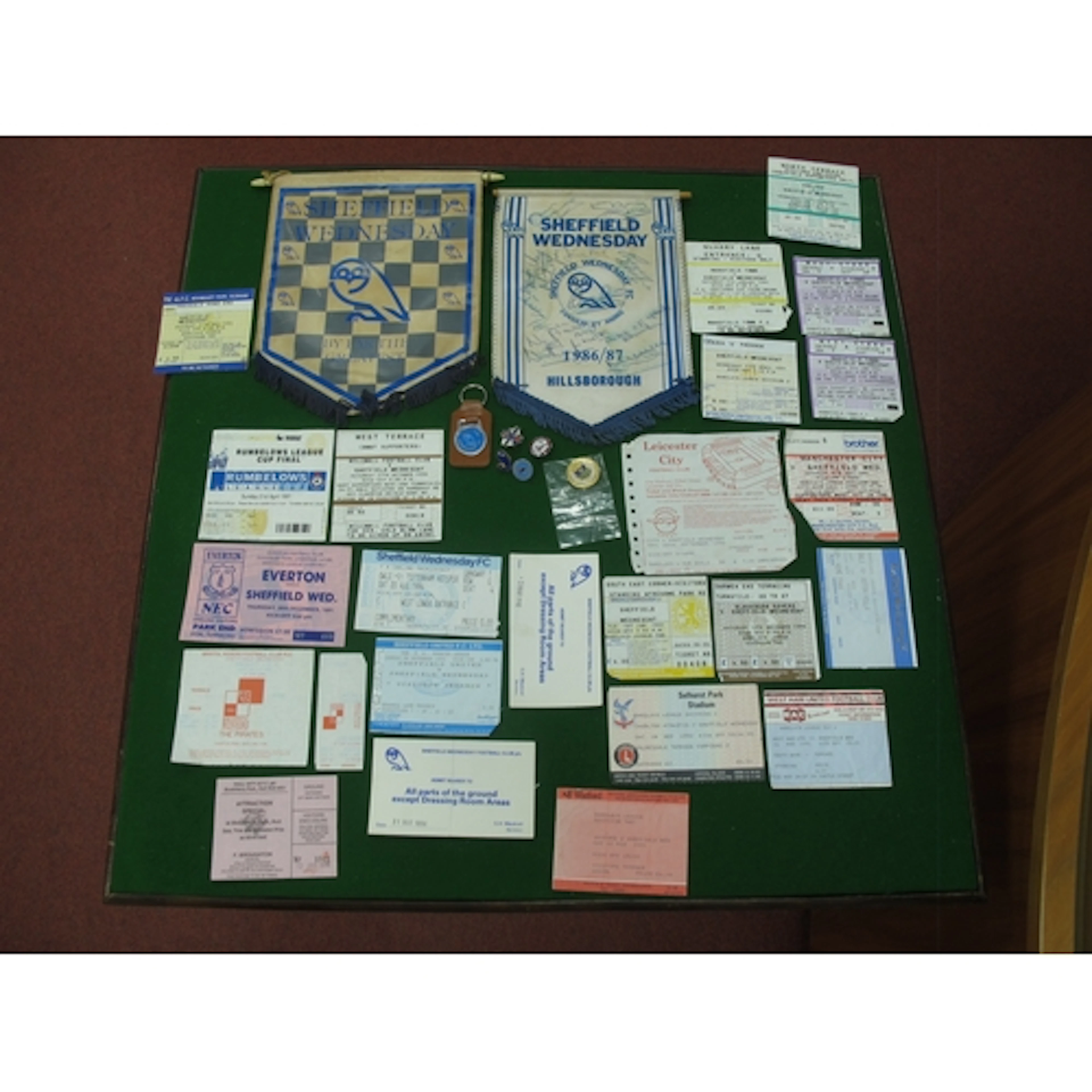 Sheffield Wednesday 1986-7 Pennant bearing many signatures (...