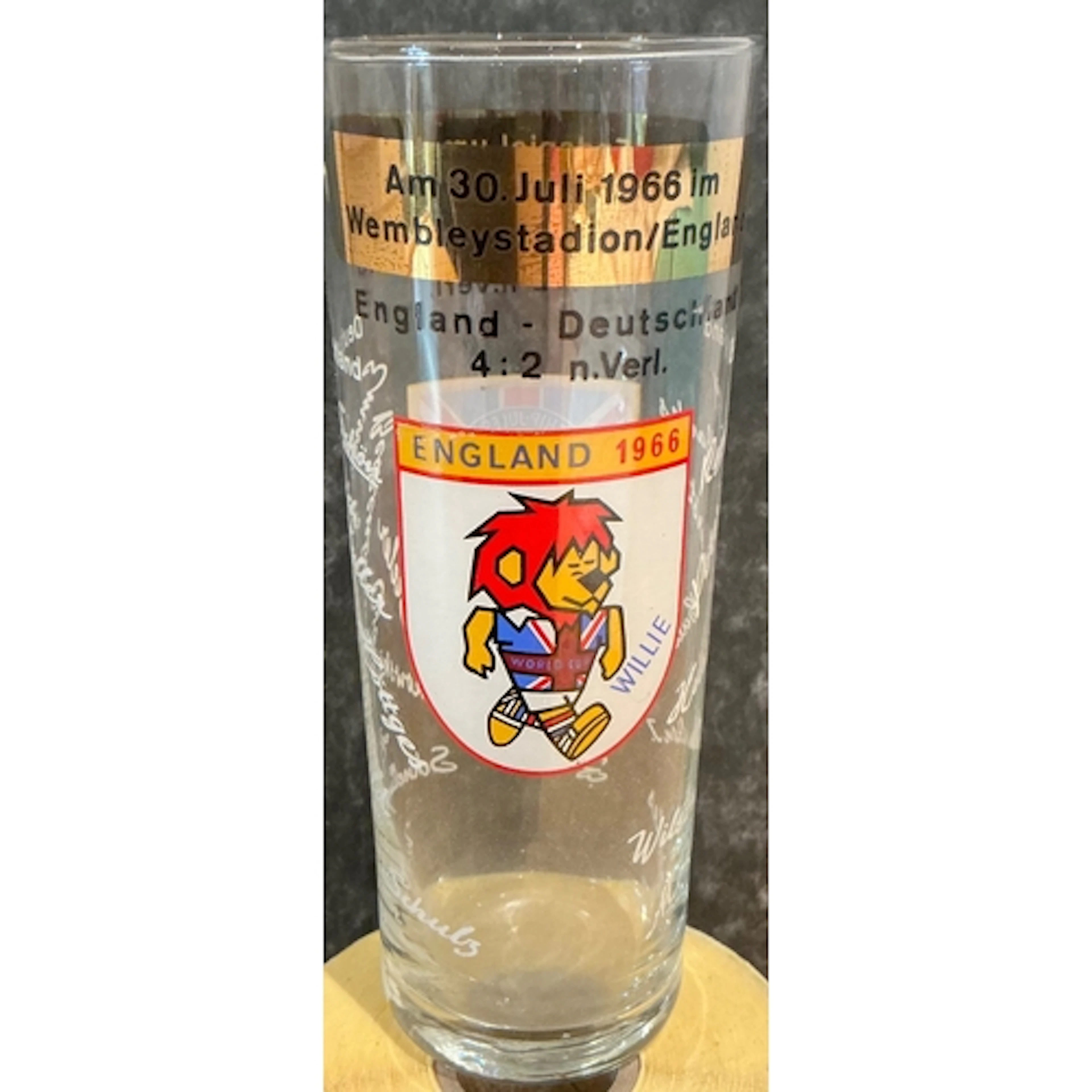 England 1966 World Cup Willie Football Glass: Excellent con...