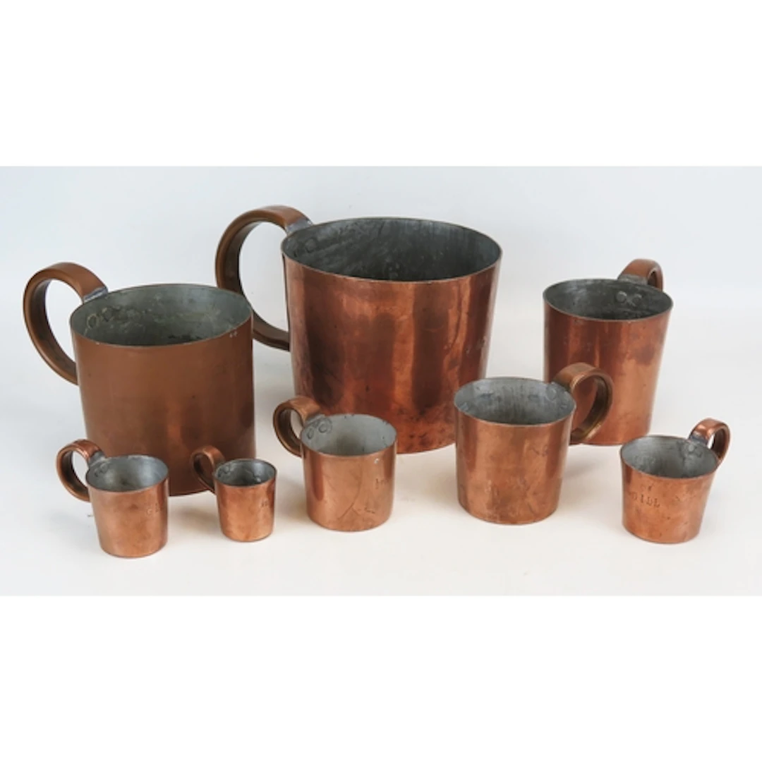 A set of eight George V copper measures from, a gallon to 1/...