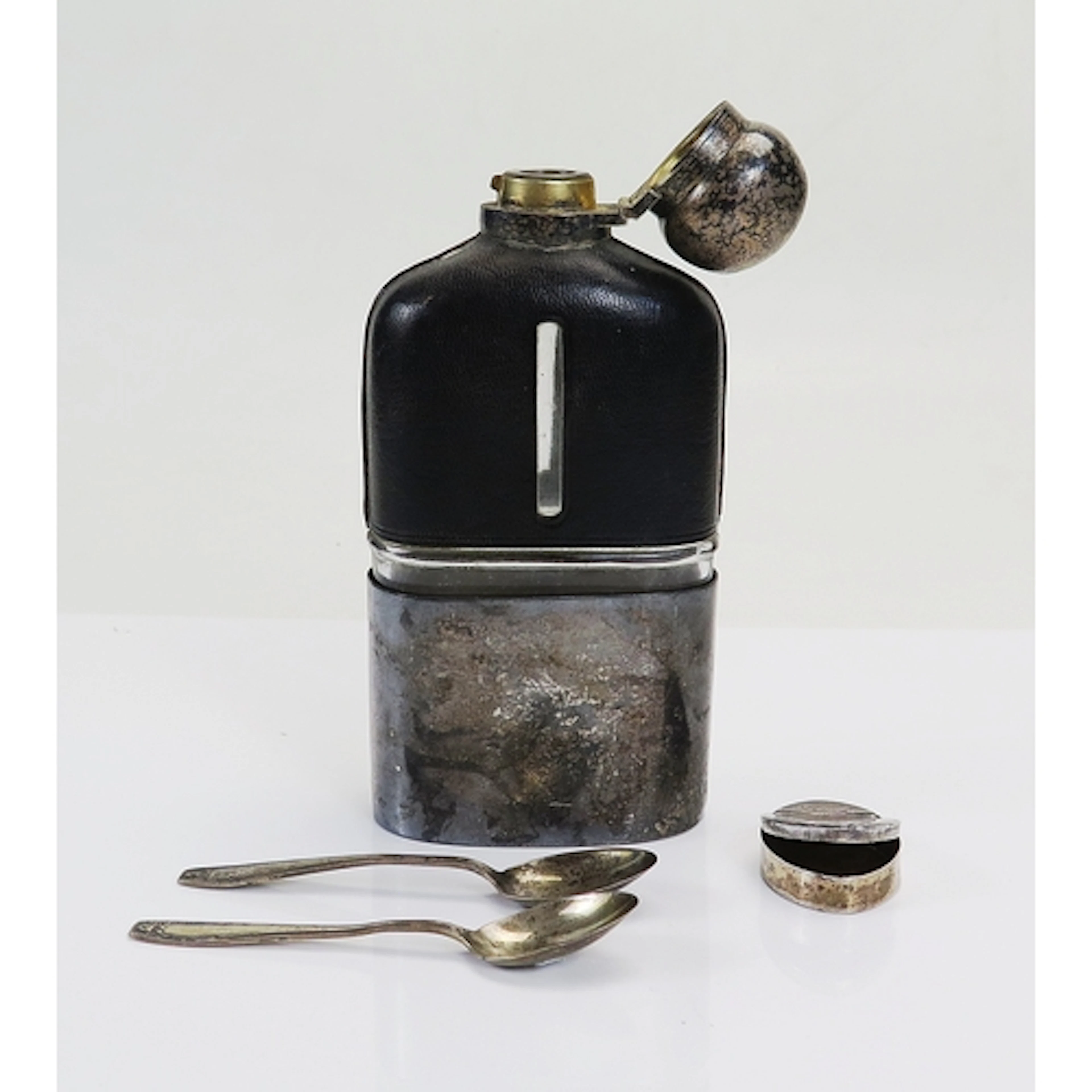 A mixed collection of silverwares including two teaspoons, a...