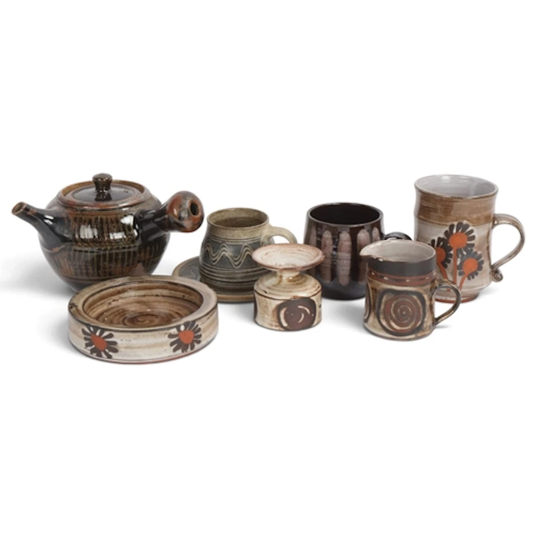 A collection of British mid-century studio pottery, includin...