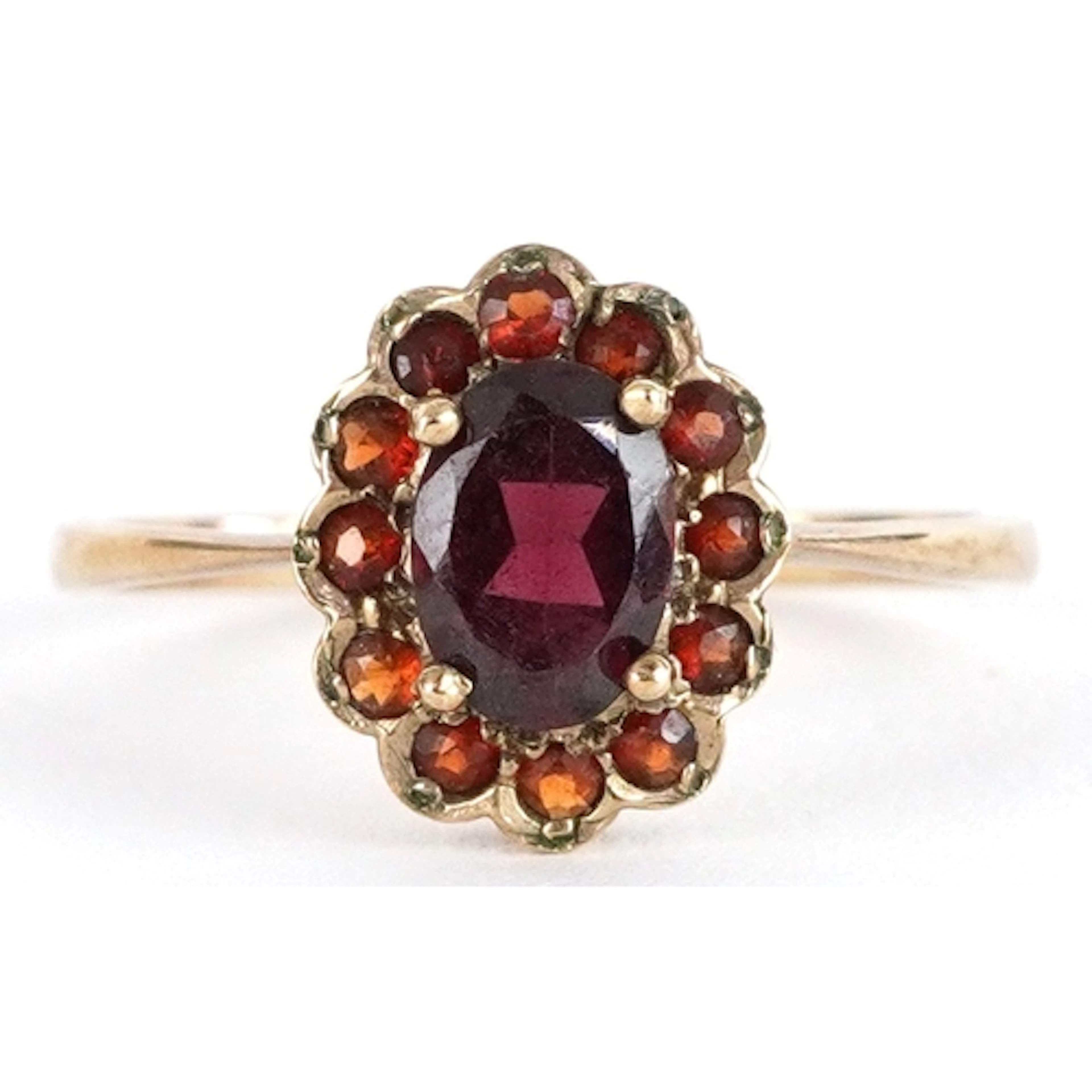 9ct gold garnet cluster ring, size P, 1.6g.