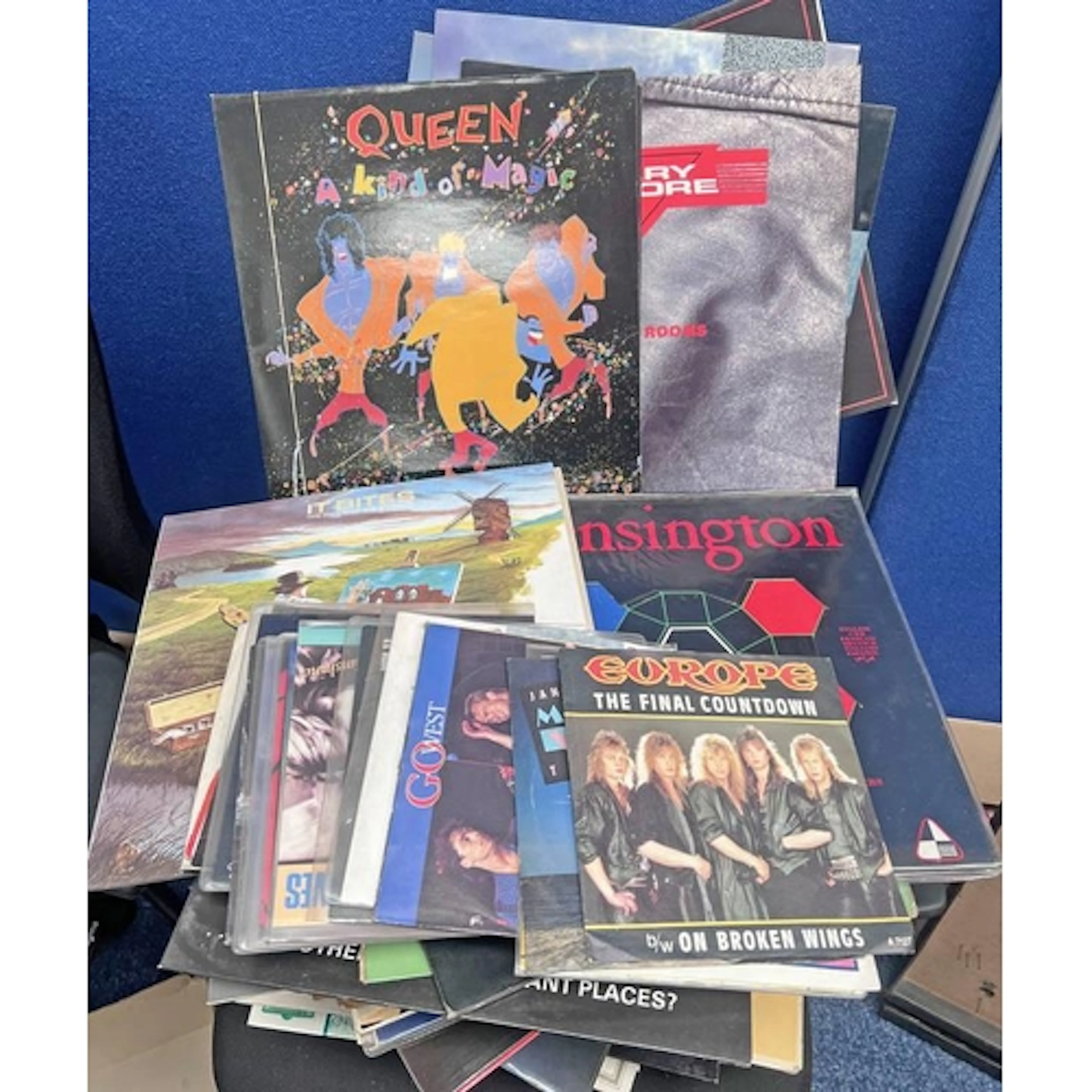 SELECTION OF VARIOUS VINYL ALBUMS INCLUDING ARTISTS SUCH AS ...