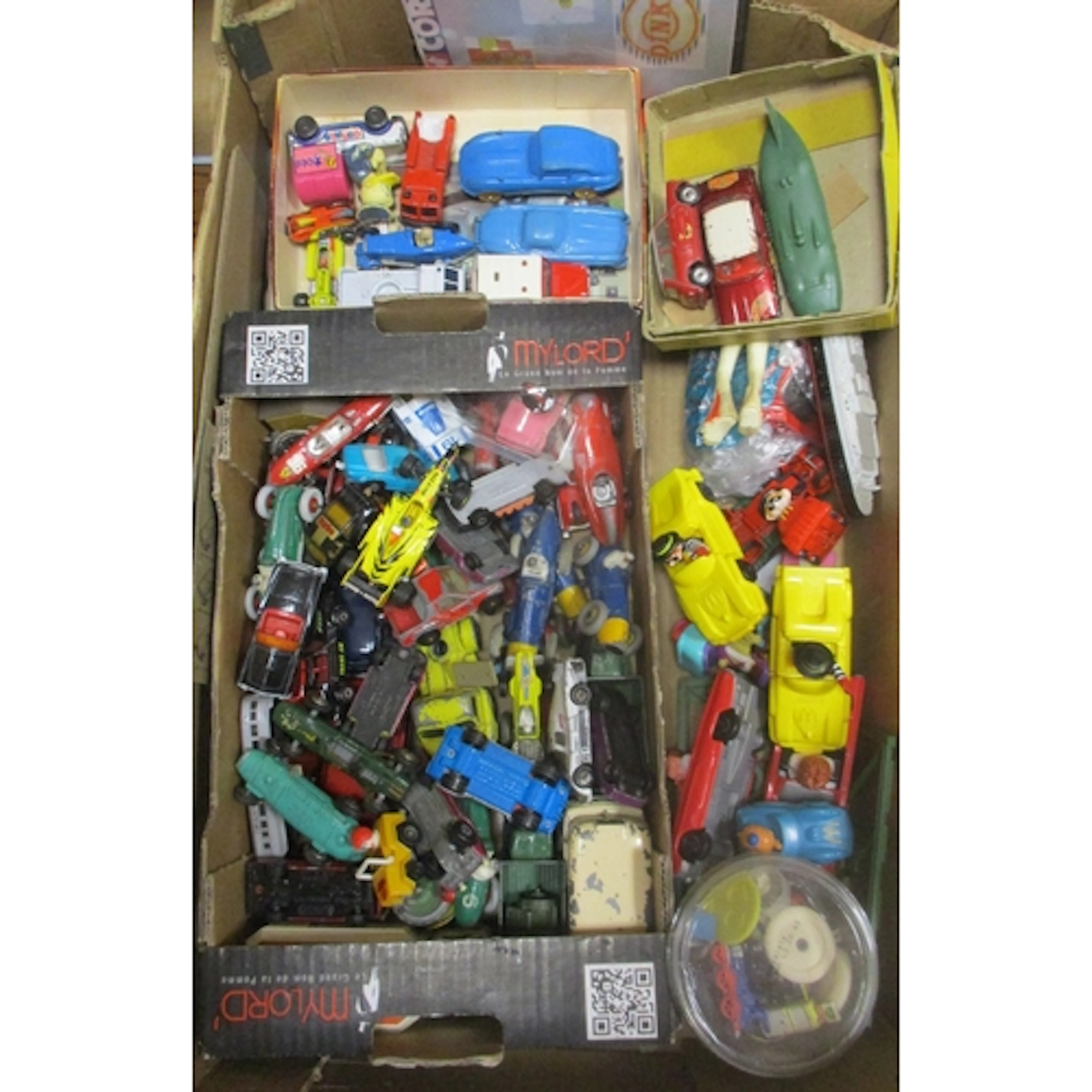 Accumulation of unboxed die cast vehicles, generally good pl...