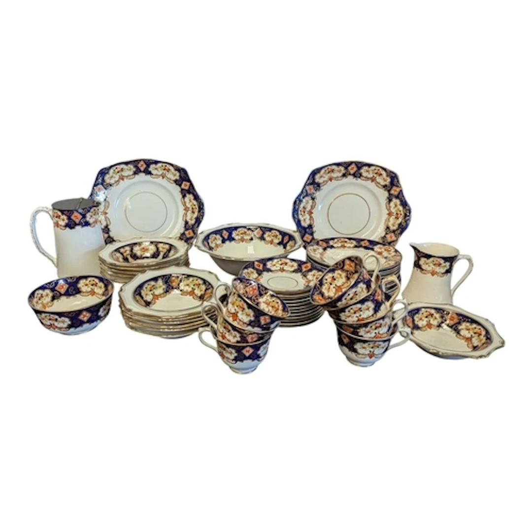 Royal Albert - 20th century bone china Heirloom patterned pa...