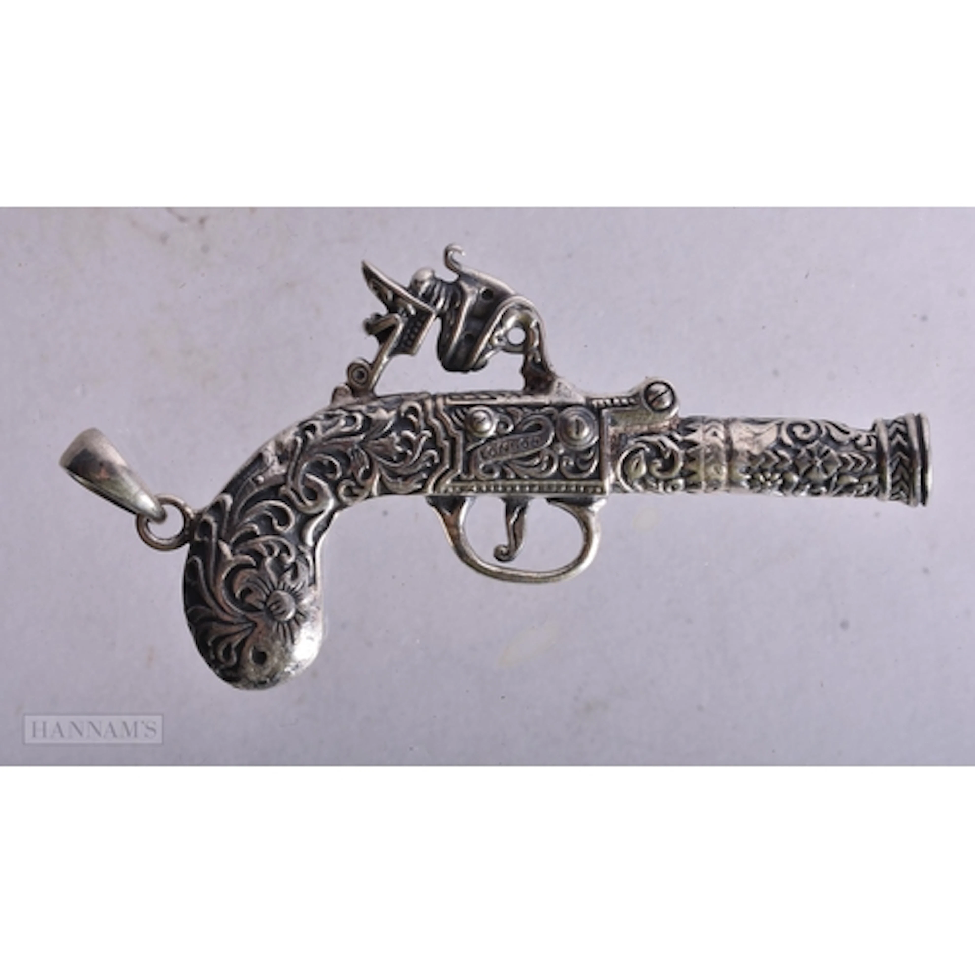 A SILVER PISTOL PENDANT. 21 grams. 7.25 cm x 3.25 cm.