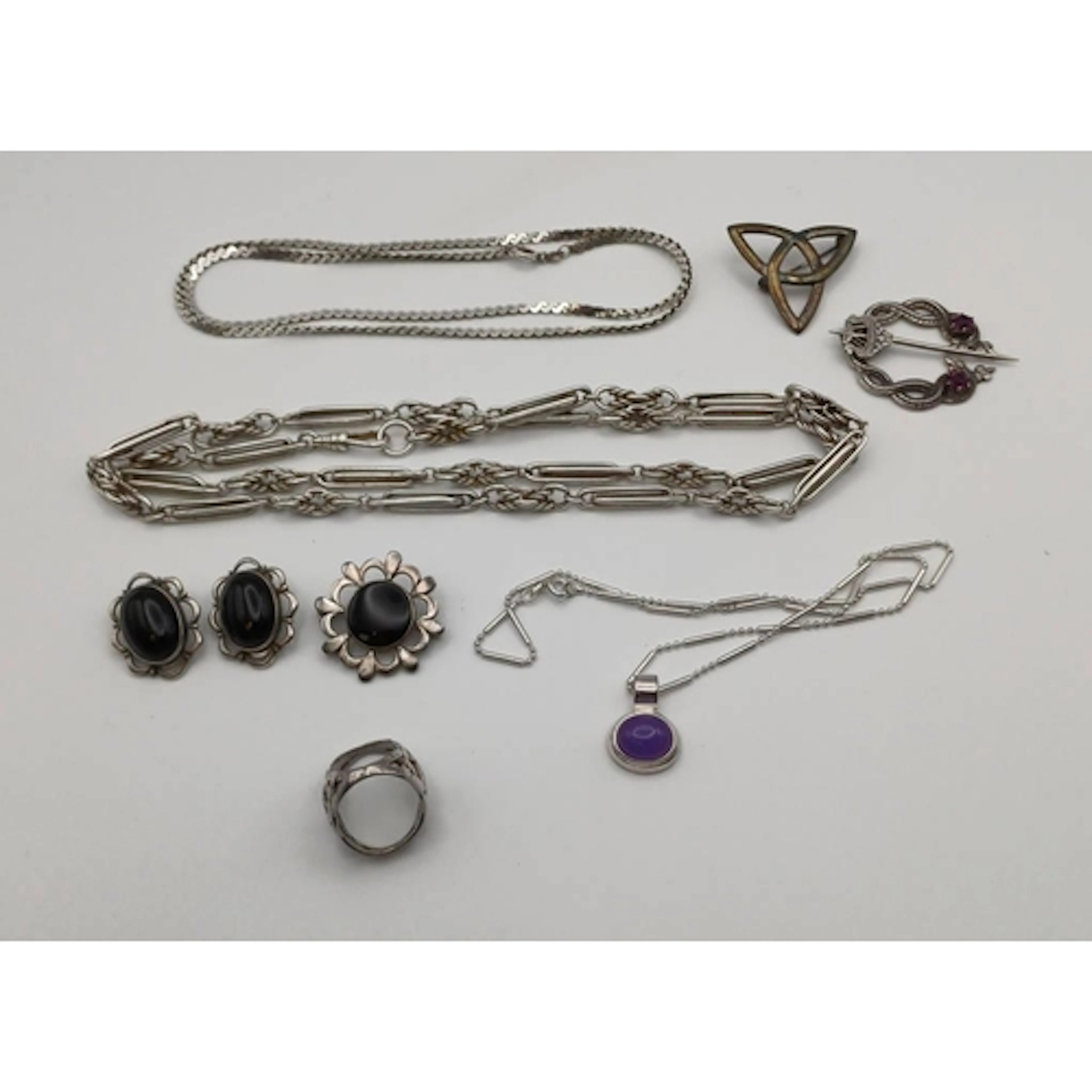 SELECTION OF SILVER JEWELLERY INCLUDING CELTIC KNOT BROOCH, ...