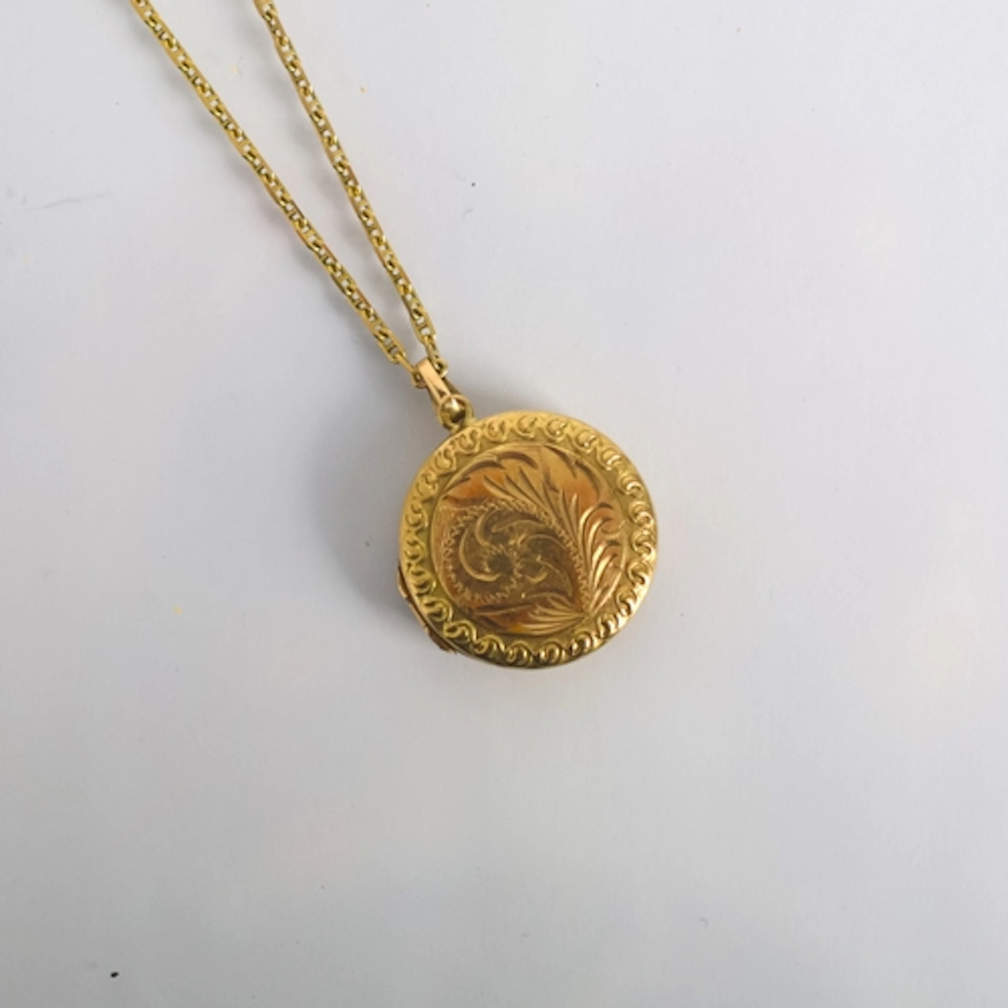 A late 20th century 9ct gold chain, the mariner style link c...