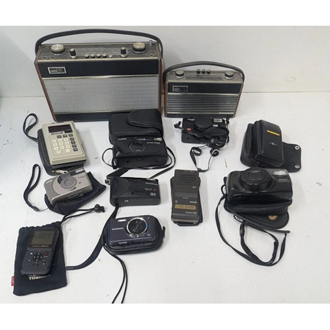 Two vintage Roberts Radio's together with a group of vintage...