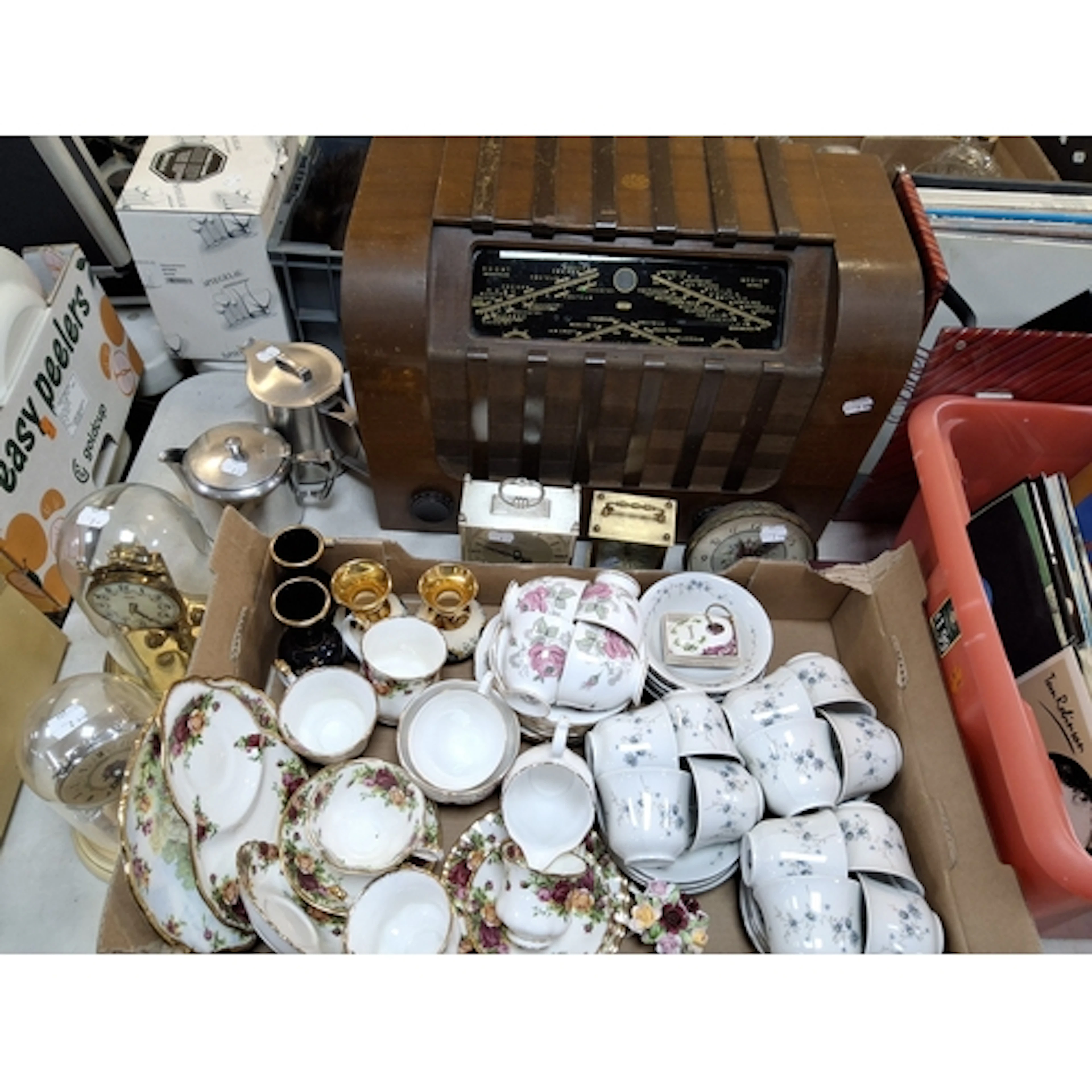 ONE BOX AND LOOSE OF CERAMICS, CLOCKS AND VINTAGE RADIO to i...