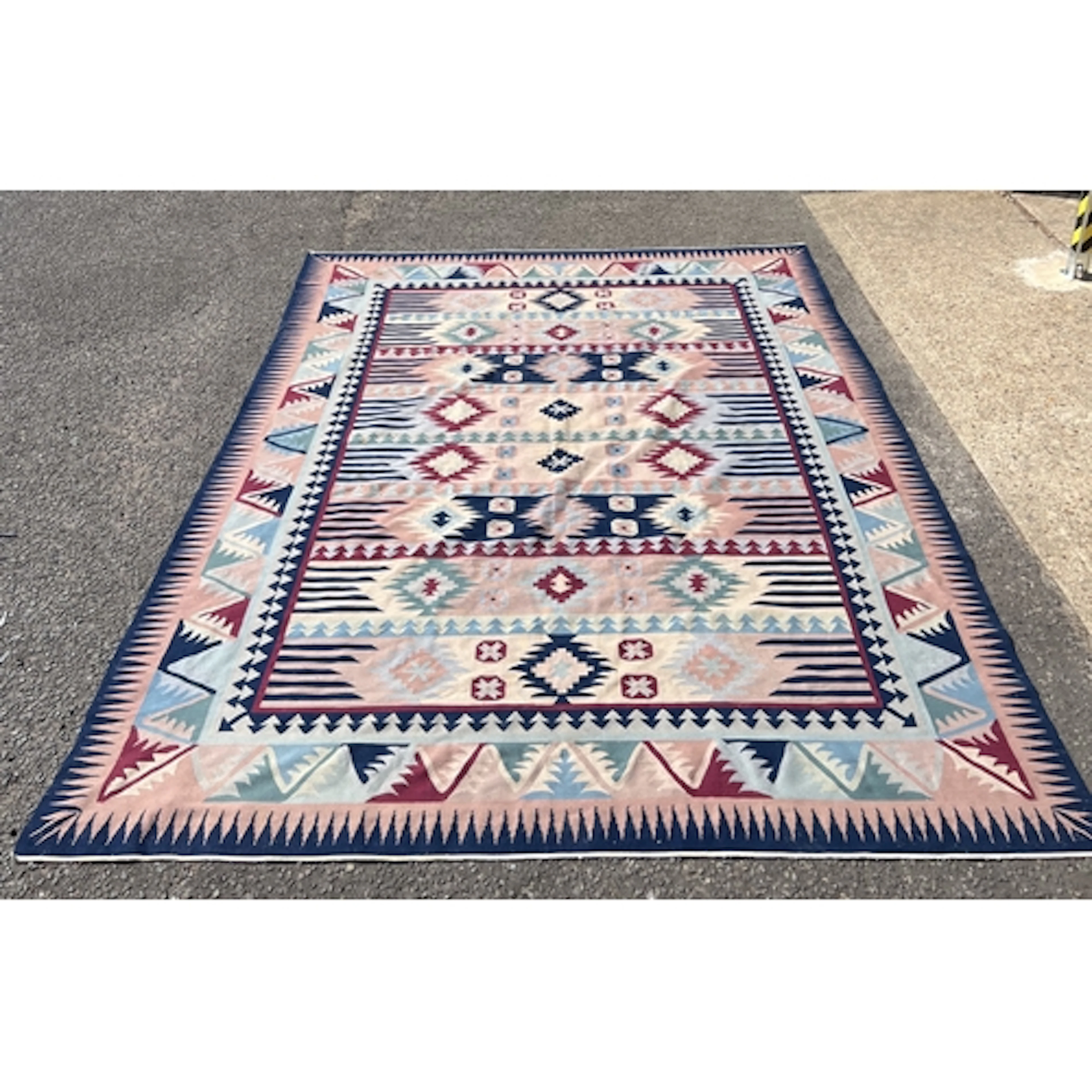 A LARGE KILIM CARPET 346 x 262 cm