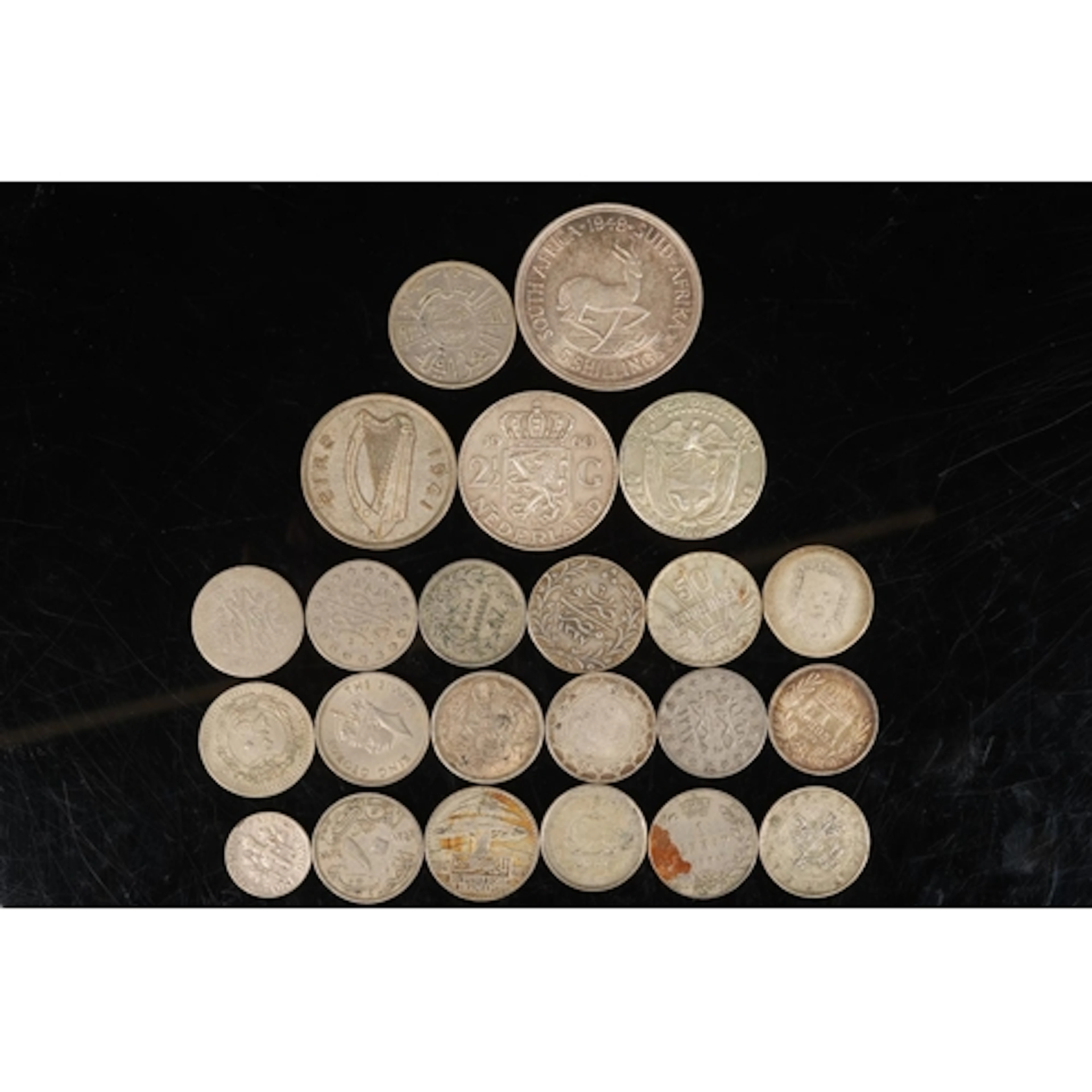 Mixed grade silver and other coins to include SOUTH AFRICA f...